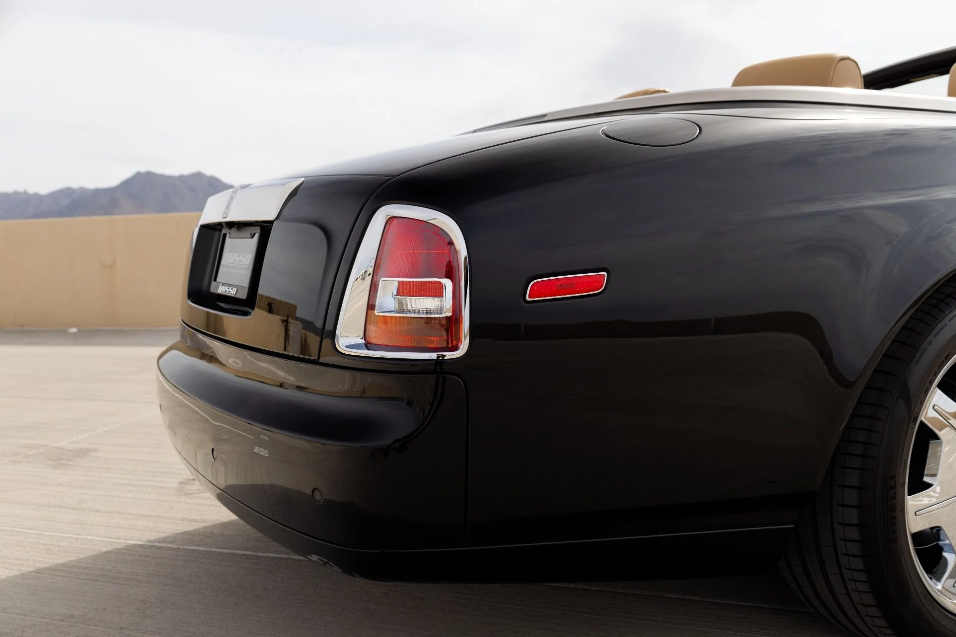 mph052_3861691920_Used_2009_Rolls_Royce_Phantom_Drophead_Coupe_1775064188_8202335eb9