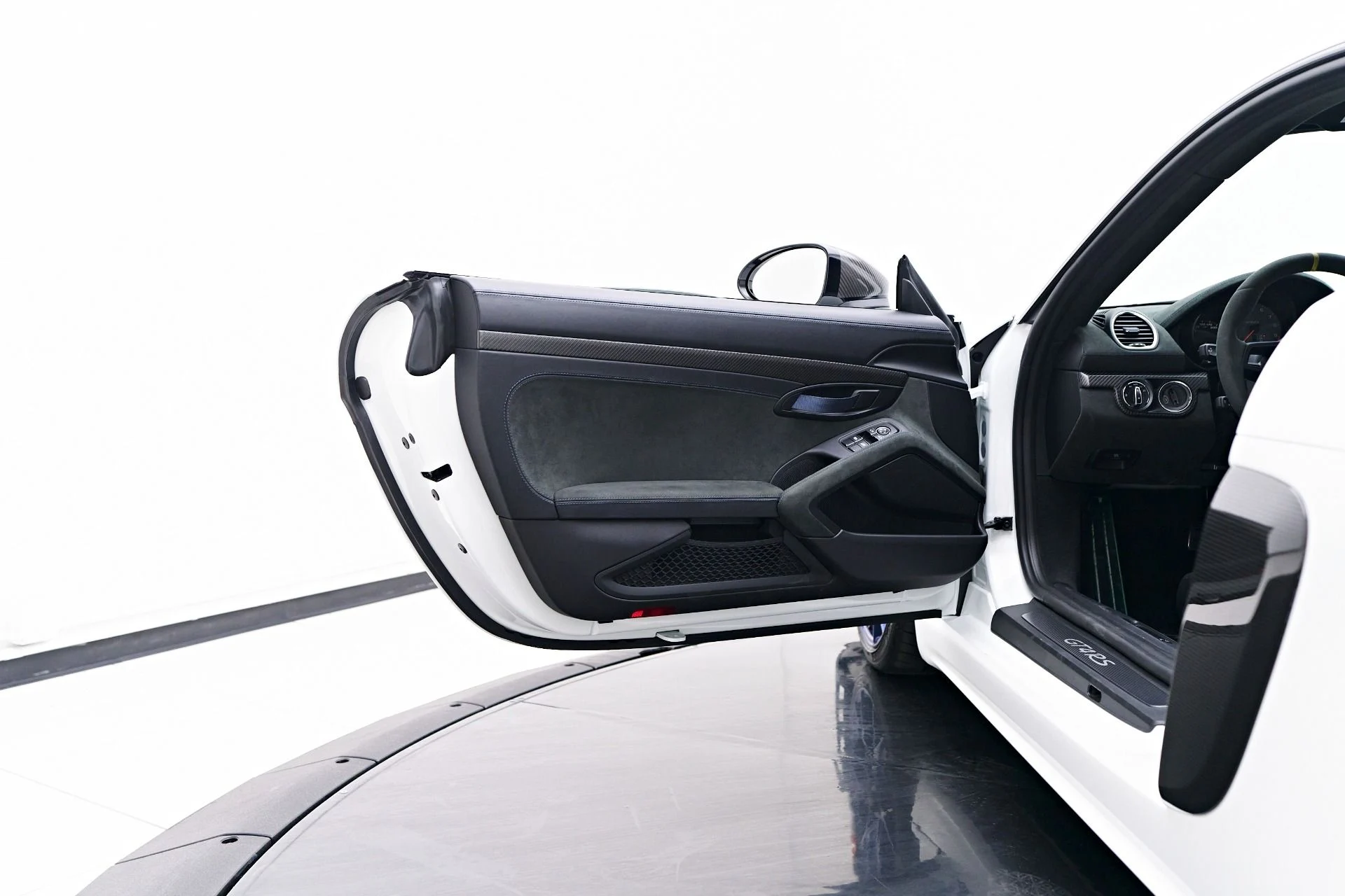 mph052_3883885357_Used_2025_Porsche_718_Cayman_GT_4_RS_1754674090_088296d3cc