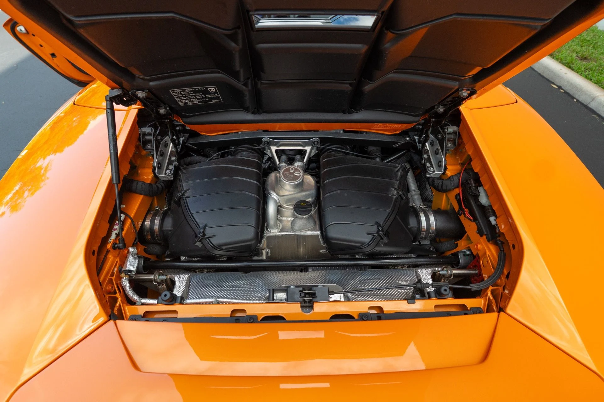 mph052_3913995272_Used_2021_Lamborghini_Huracan_EVO_Spyder_1775496293_68d1d0503f