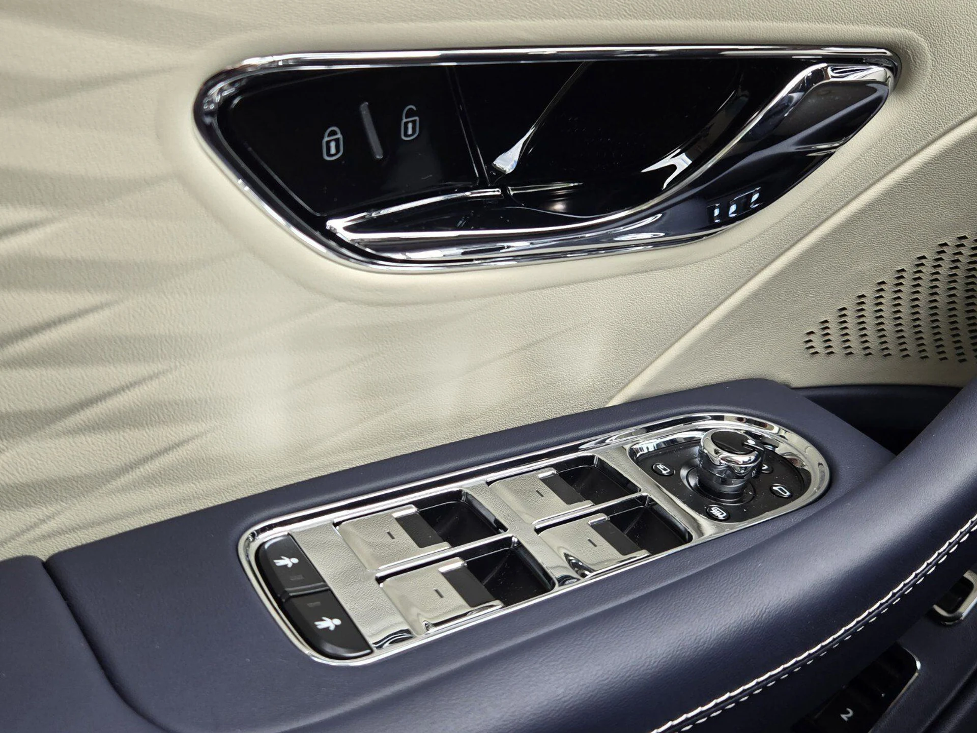 mph052_3941103956_d56b36ea418232835d6bce91e5f08b32x_8ee8f59412