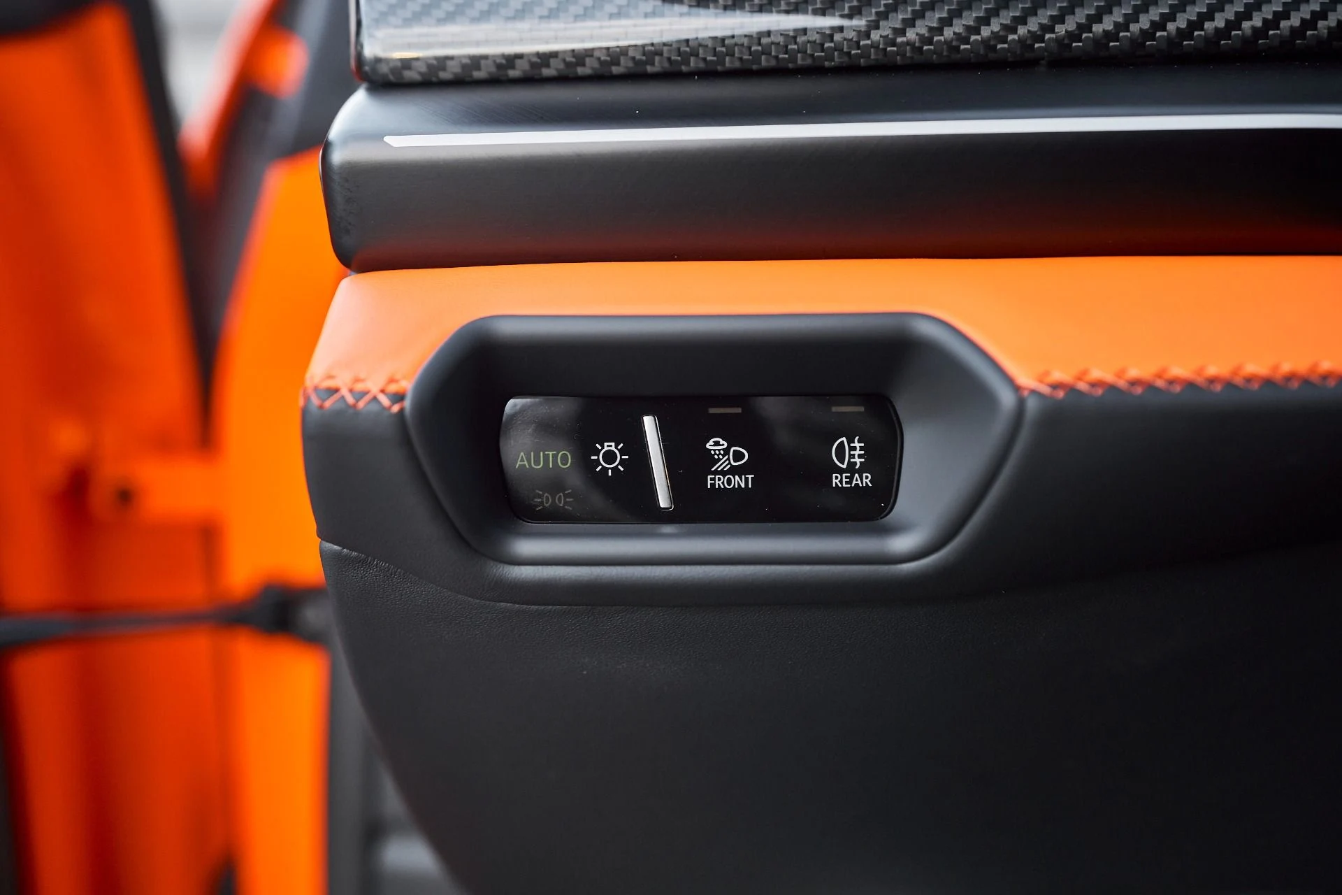 mph052_3946350502_Used_2025_Lamborghini_Urus_SE_1763605033_7d997ca5a9