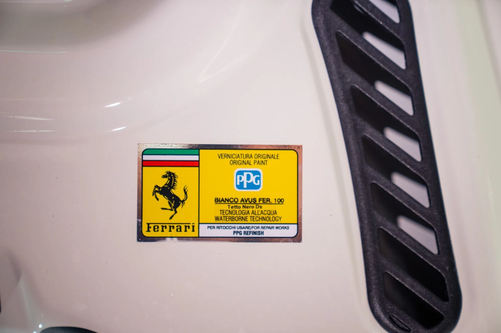mph052_3953890911_Used_2023_Ferrari_F8_Spider_Passenger_Display_Front_Lift_1786468942_e3b91ff03a