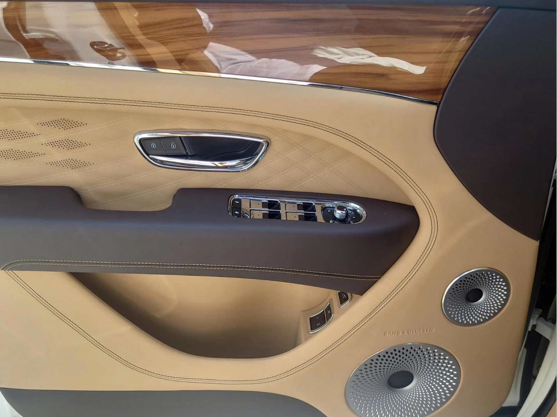 mph052_3967809550_24c2a7f7b3640b5d2dce25df66ac865fx_ef9caf37de