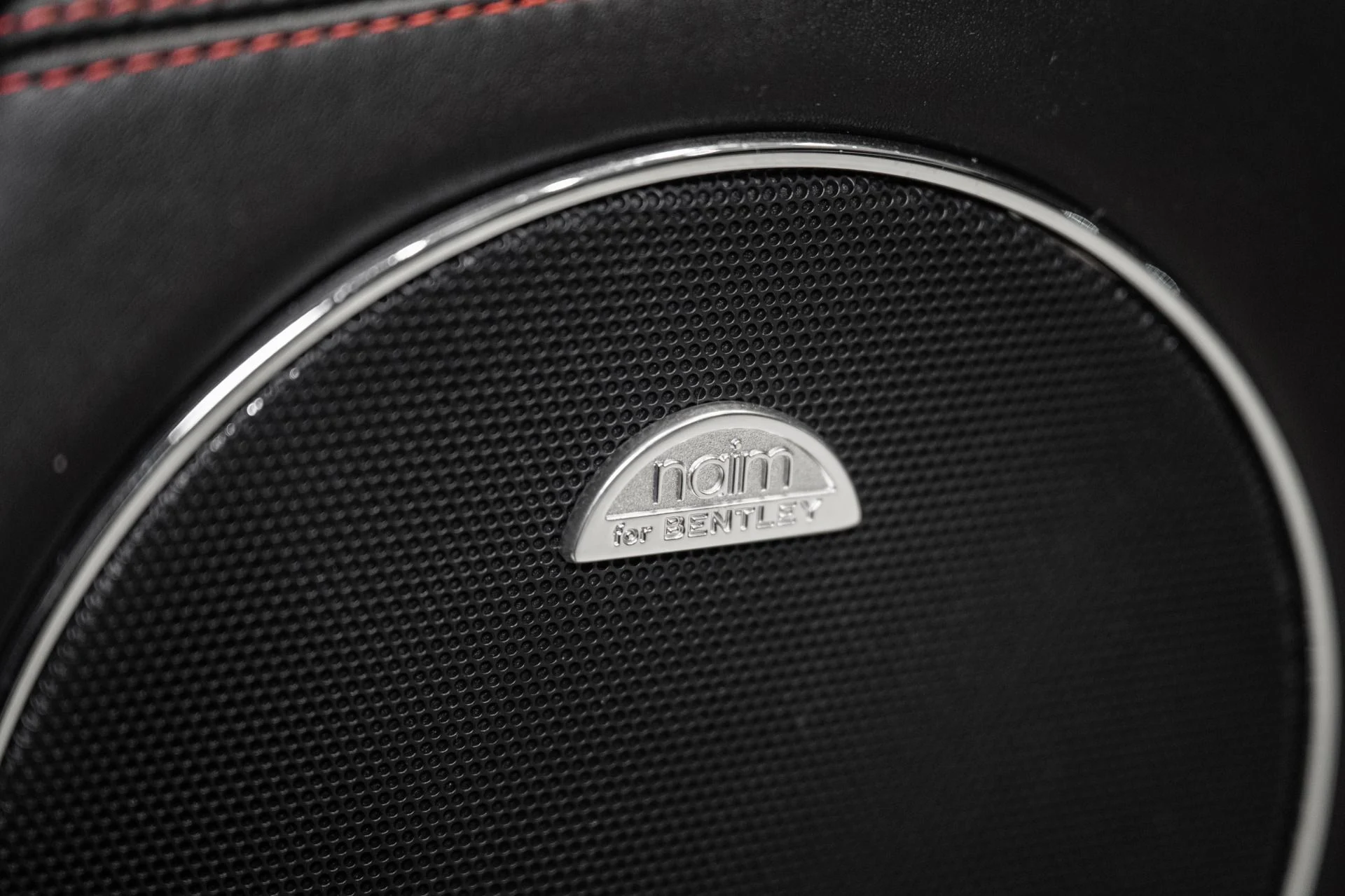 mph052_3975290731_Used_2014_Bentley_Flying_Spur_1764428362_5a6f958e09