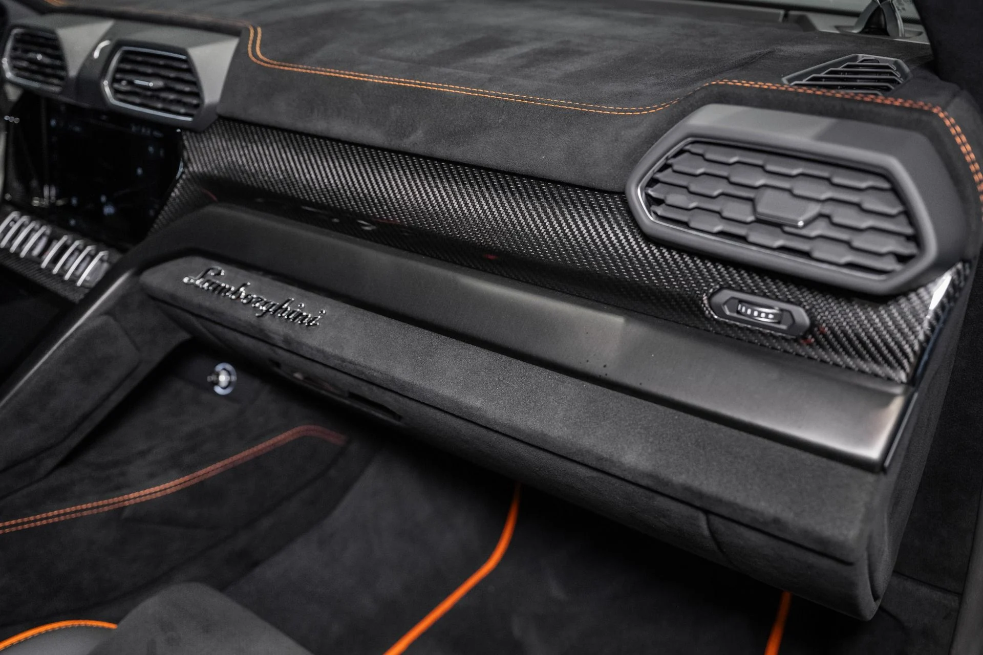 mph052_3992209244_Used_2024_Lamborghini_Urus_Performante_1773070205_967214e487