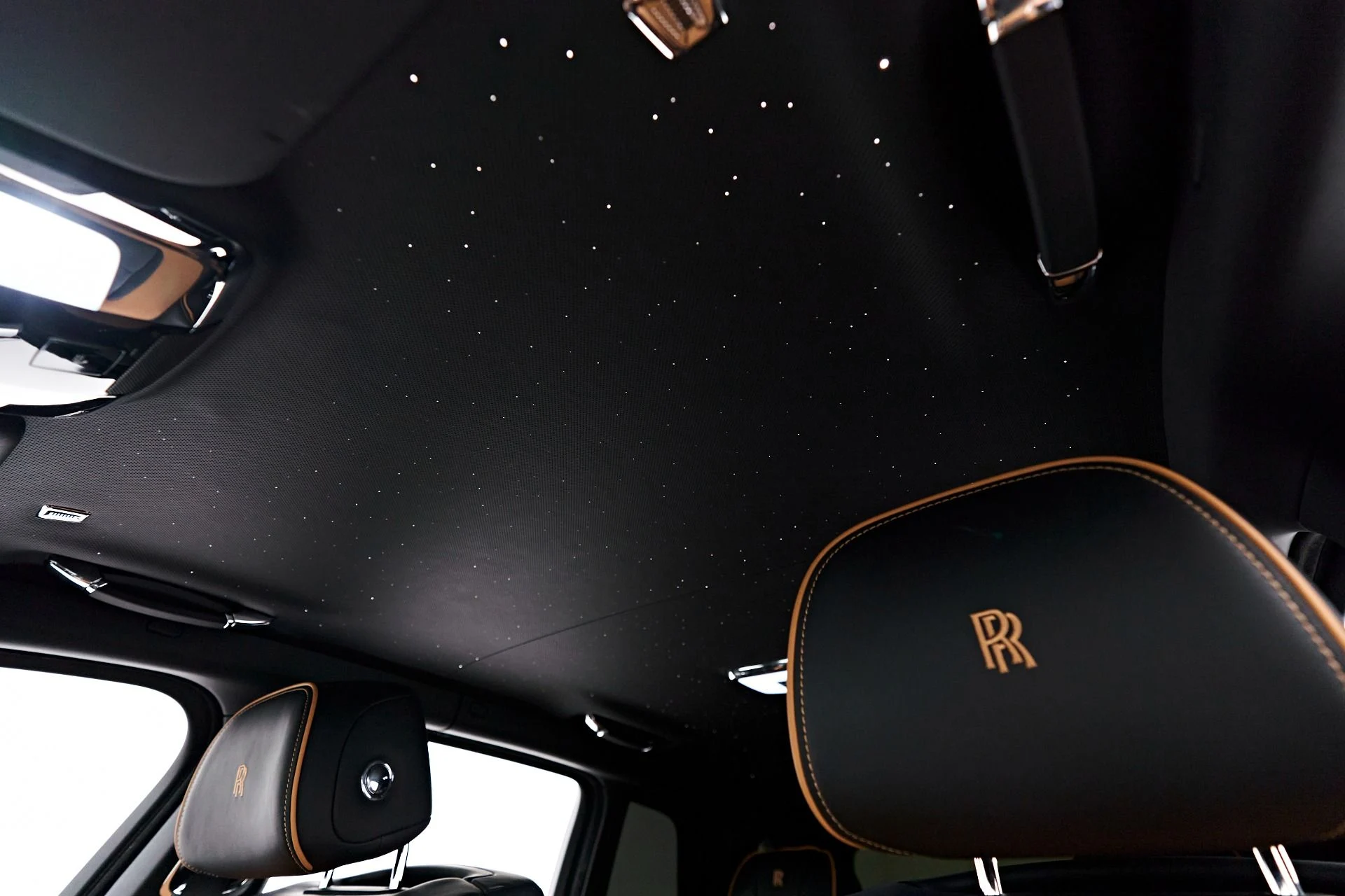 mph052_4039560210_Used_2022_Rolls_Royce_Cullinan_Base_1679686724_b57d8727b1