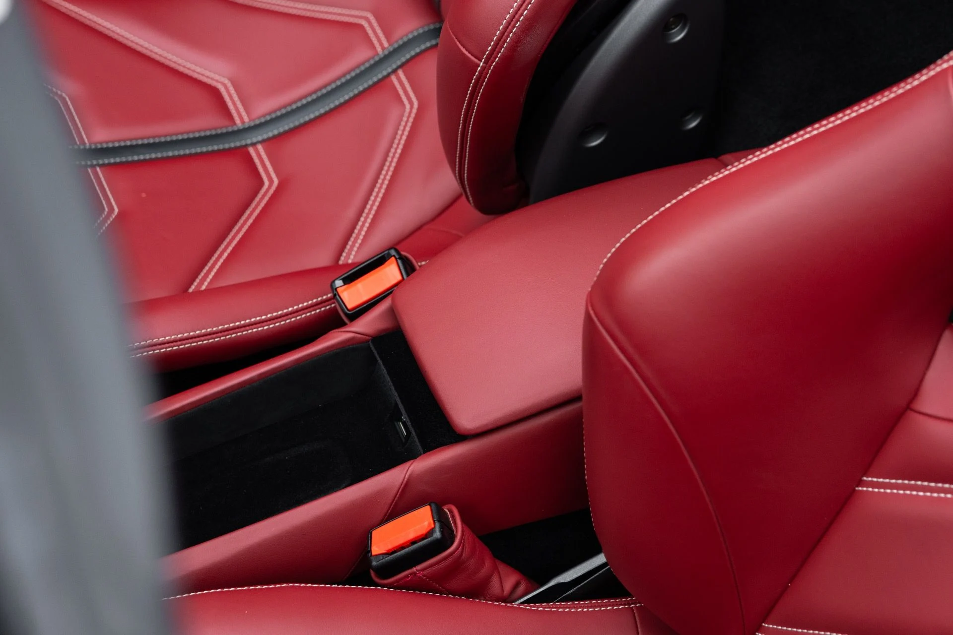 mph052_4067941812_Used_2019_Ferrari_488_Spider_1775191642_16cc5f83e0