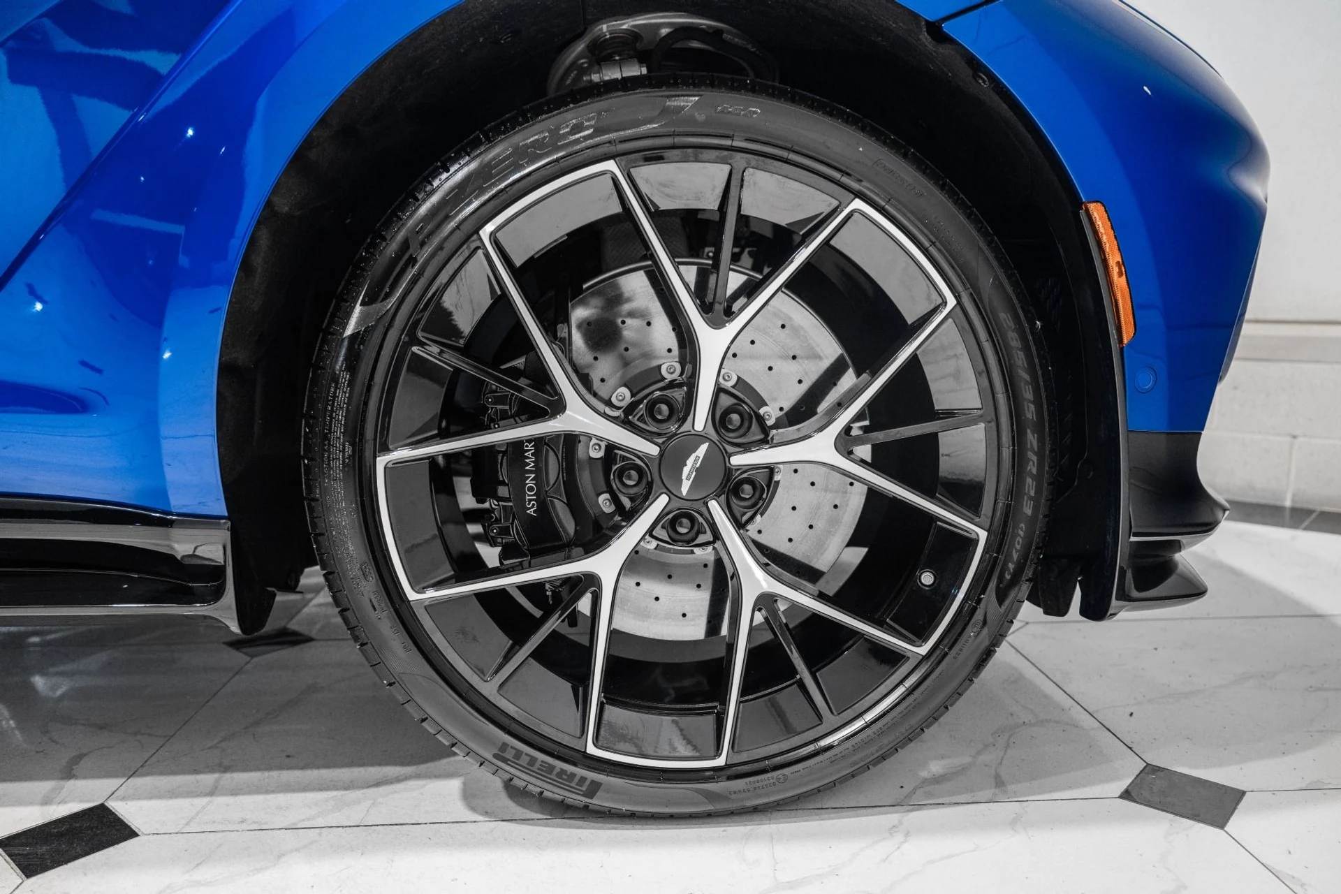 mph052_4071430025_New_2026_Aston_Martin_DBX_707_1780939775_91fa4f1ed4