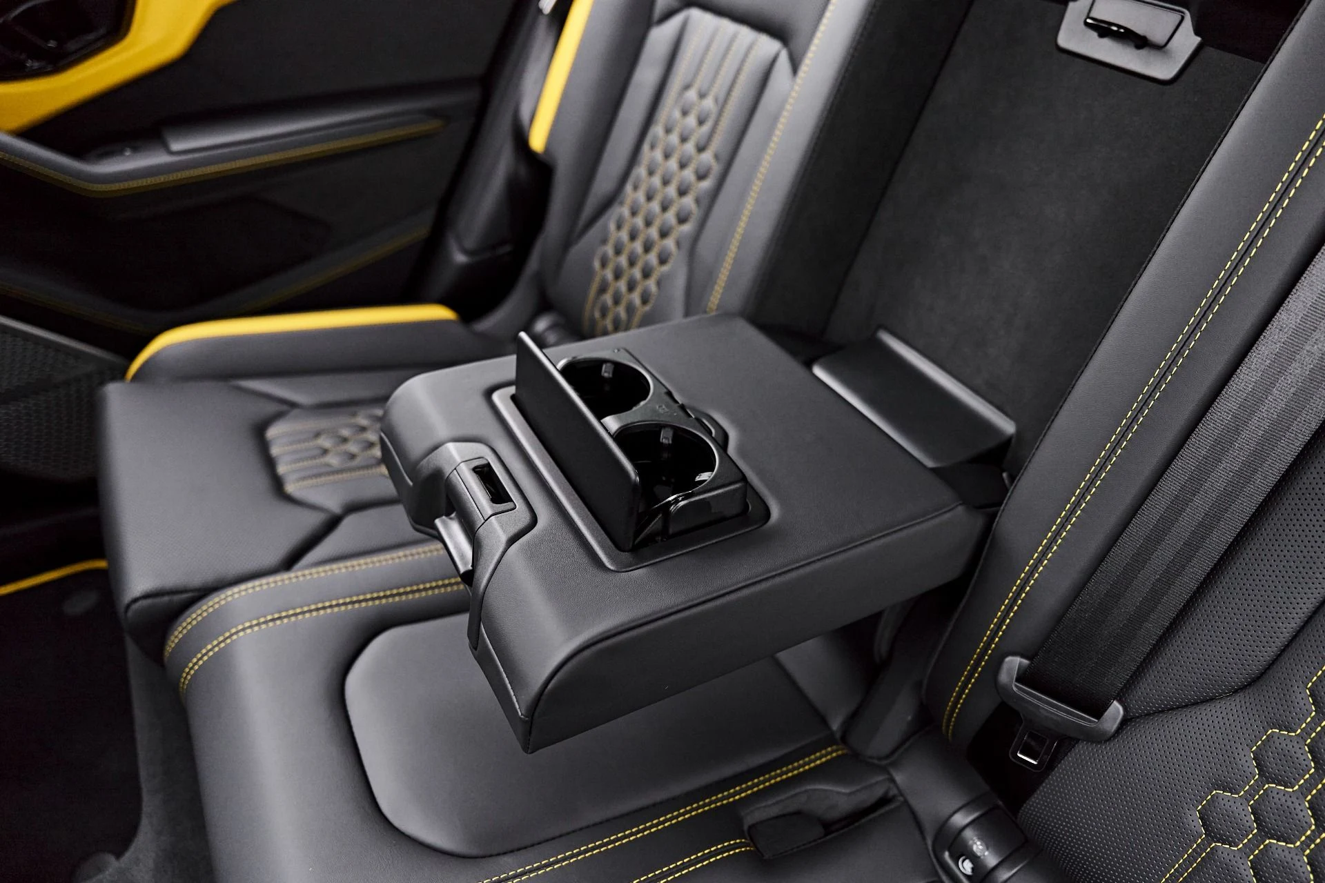 mph052_4089616494_Used_2025_Lamborghini_Urus_SE_1788049933_f4cf5e7273