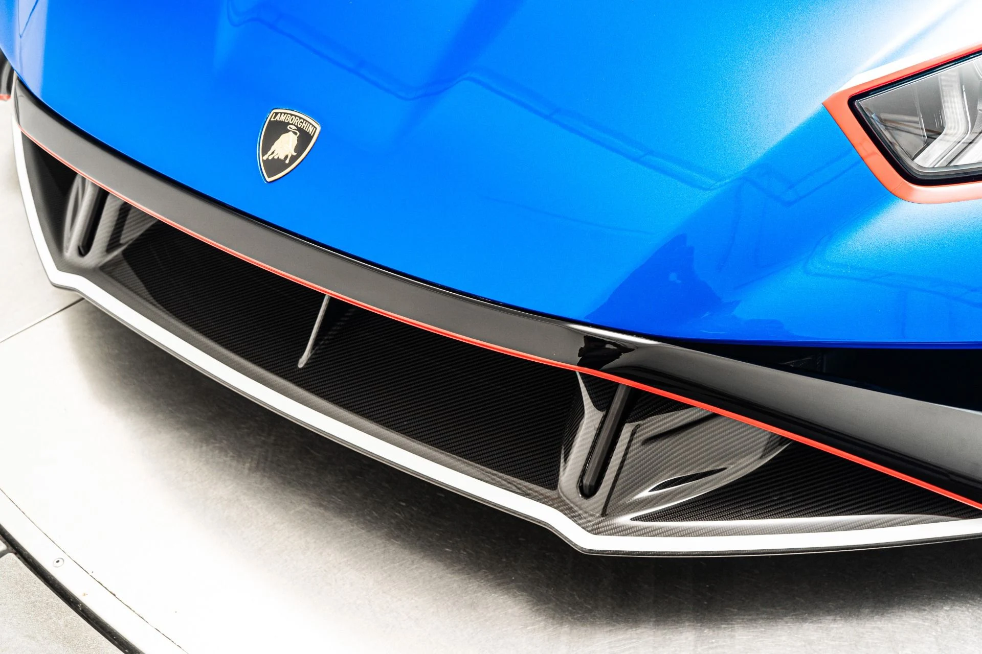 mph052_4108480172_Used_2024_Lamborghini_Huracan_STJ_1757002928_ec8ea15c7e