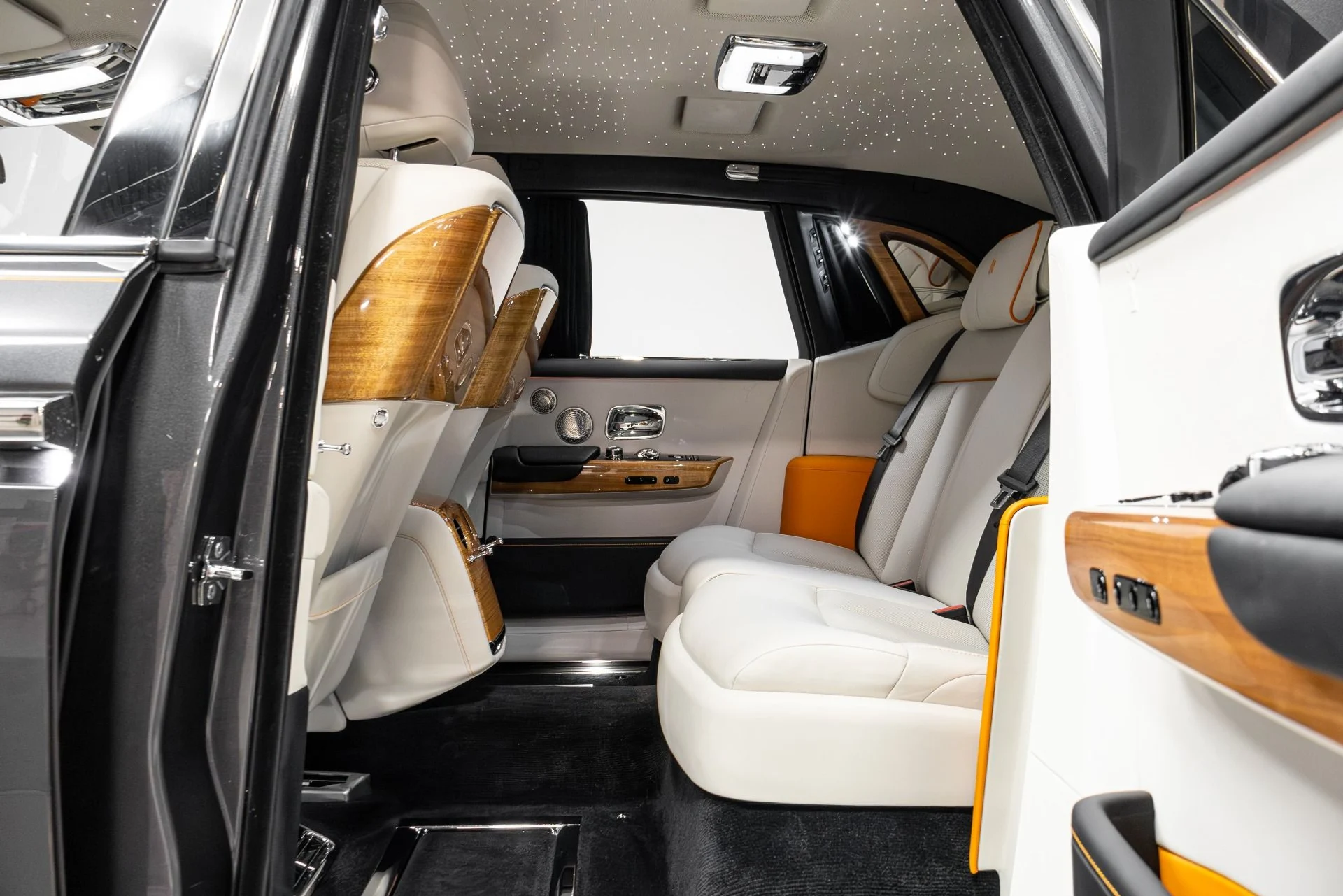 mph052_4162321597_Used_2019_Rolls_Royce_Phantom_1770350910_694701419a