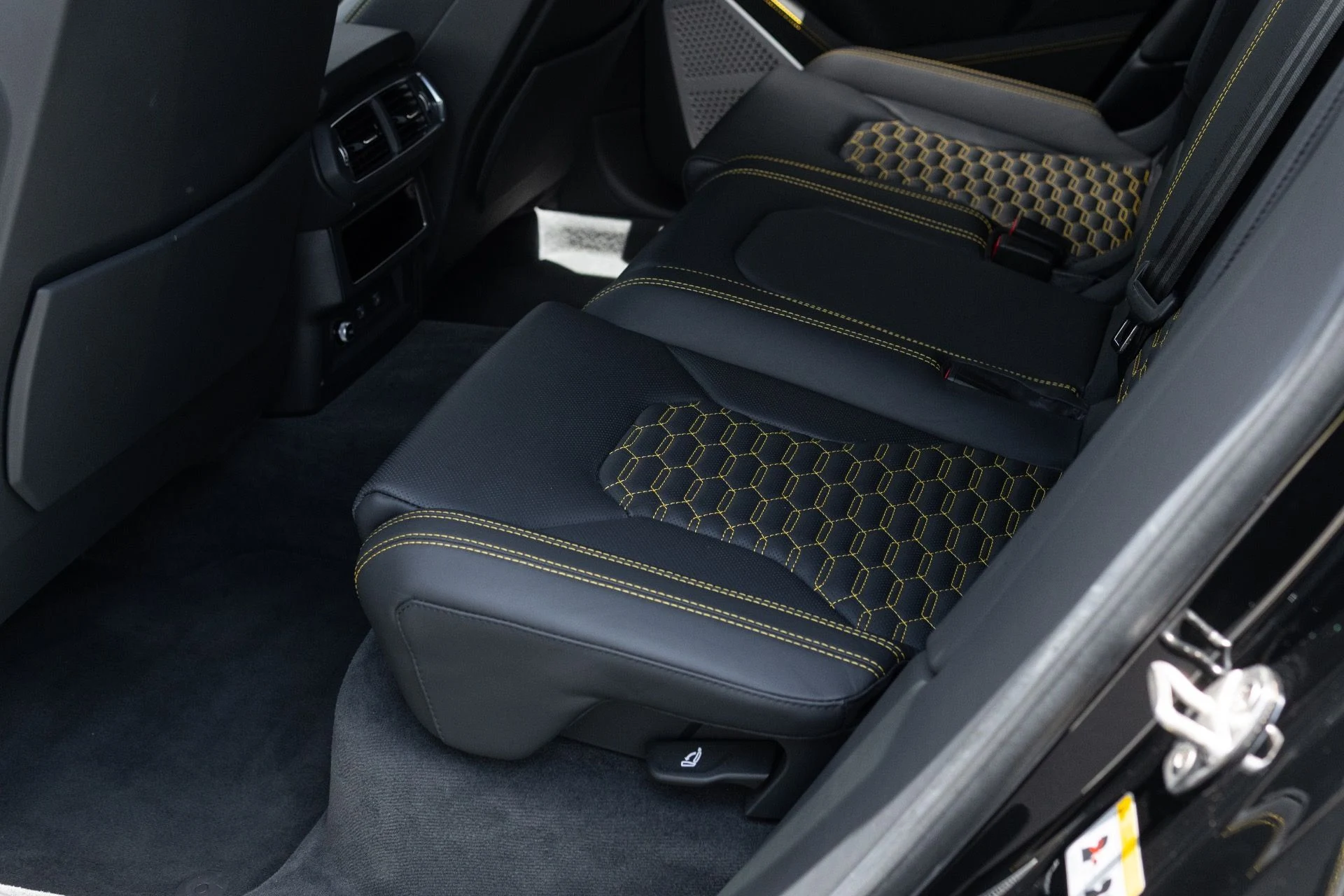 mph052_4168769349_Used_2022_Lamborghini_Urus_1776127481_c723573ad6