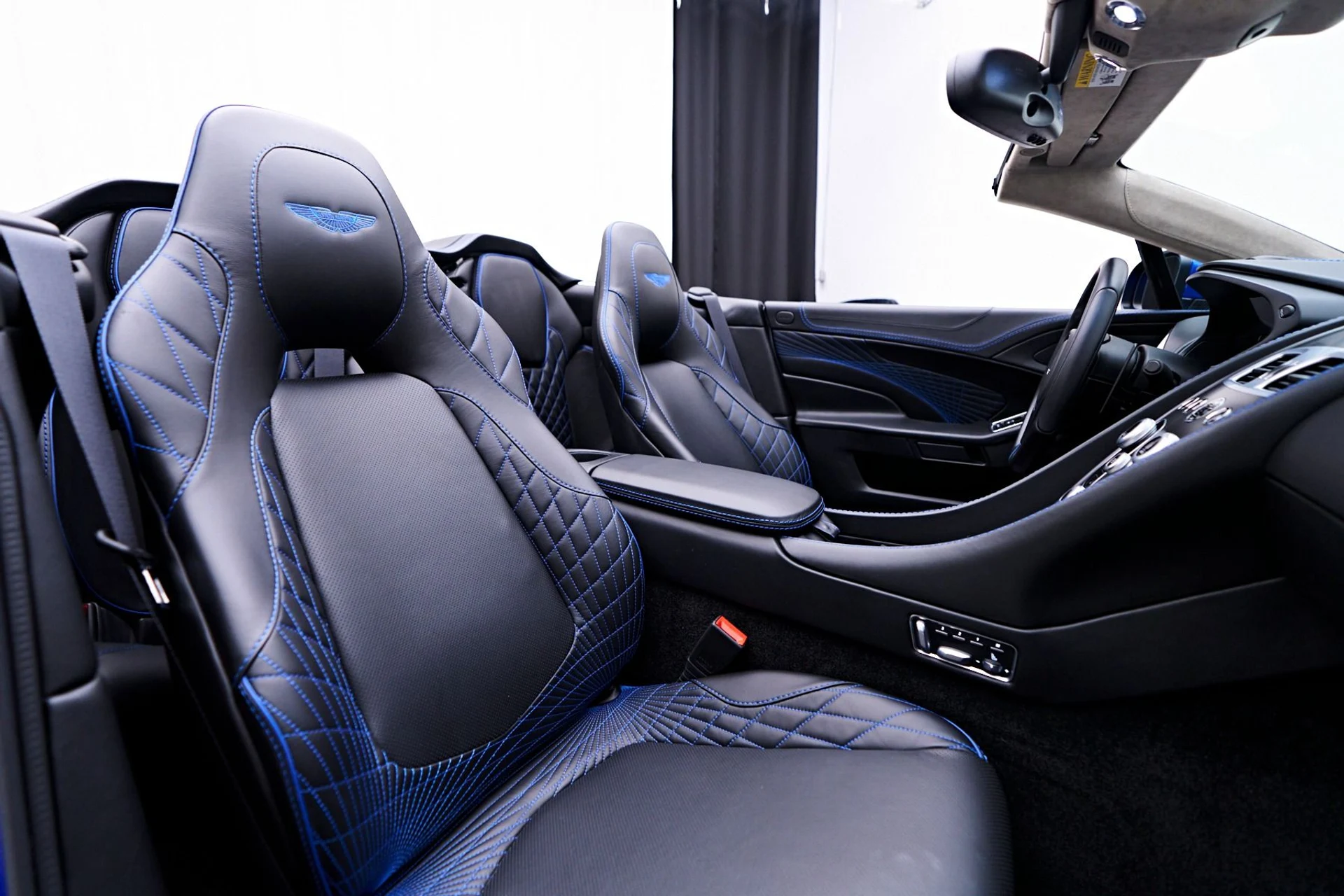 mph052_417128226_Used_2018_Aston_Martin_Vanquish_Volante_1745979547_f4d8f5837a