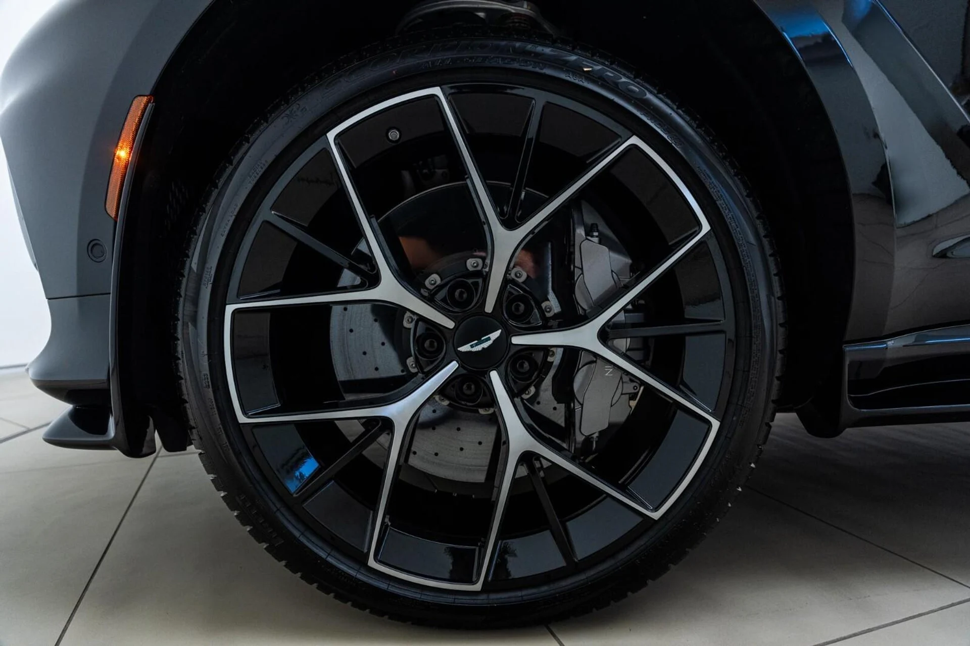 mph052_4204400992_New_2025_Aston_Martin_DBX_707_AWD_1744624340_f823bd26cb