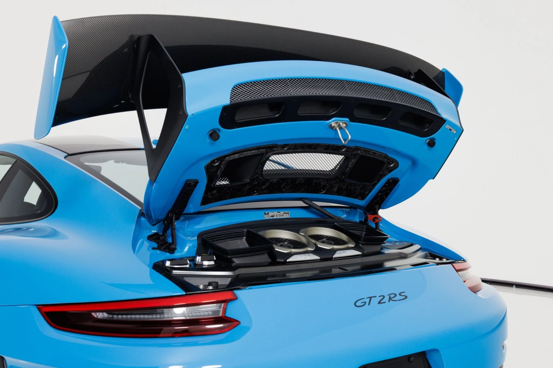 mph052_4221048468_Used_2019_Porsche_911_GT_2_RS_1792013917_59529ea3dd