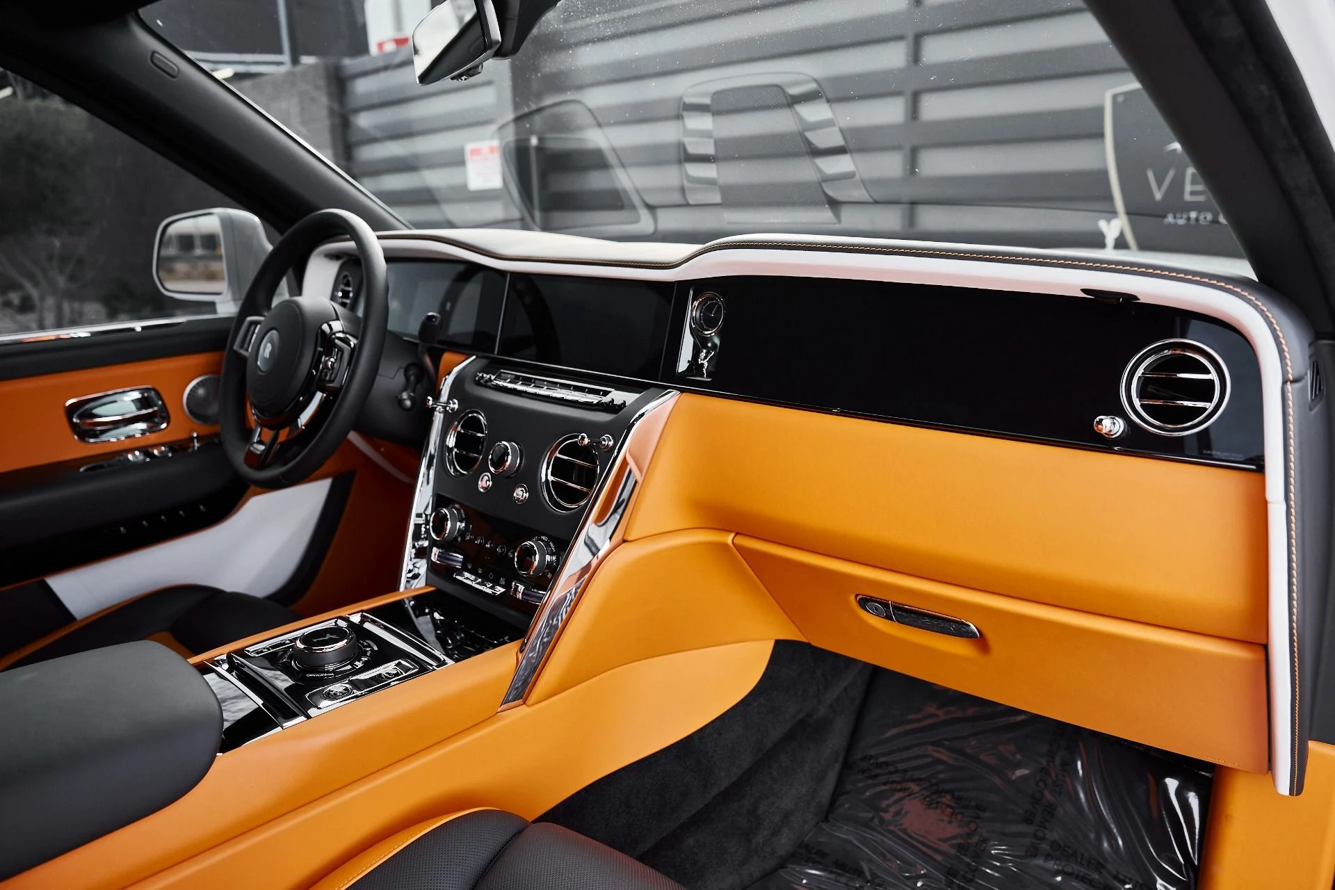 mph052_4222533289_Used_2025_Rolls_Royce_Cullinan_Base_1770950917_8e4f46d5ac