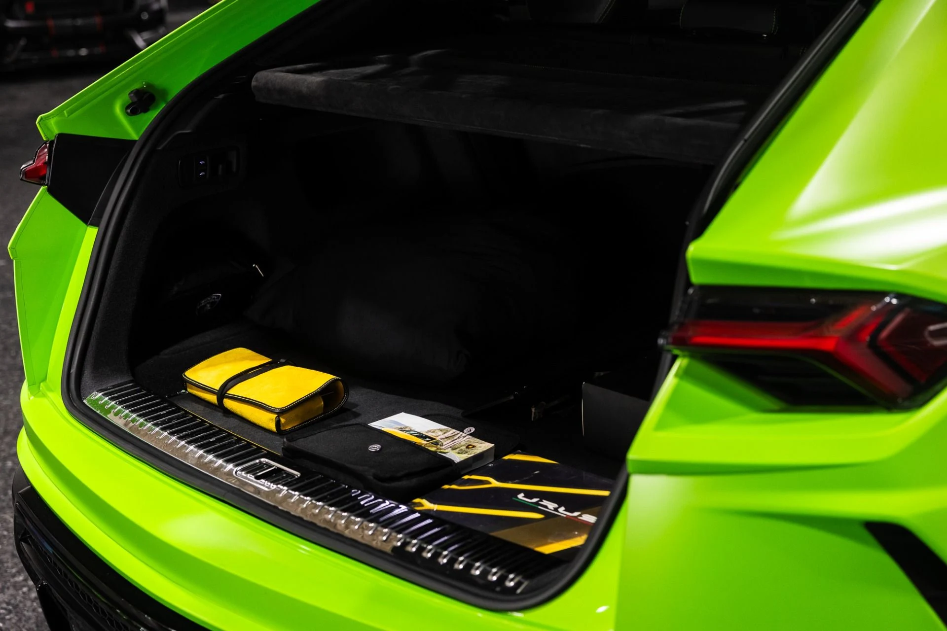 mph052_4230166970_Used_2021_Lamborghini_Urus_Verde_Mantis_Pearl_Full_Stealth_PPF_1764948954_21f76173c1