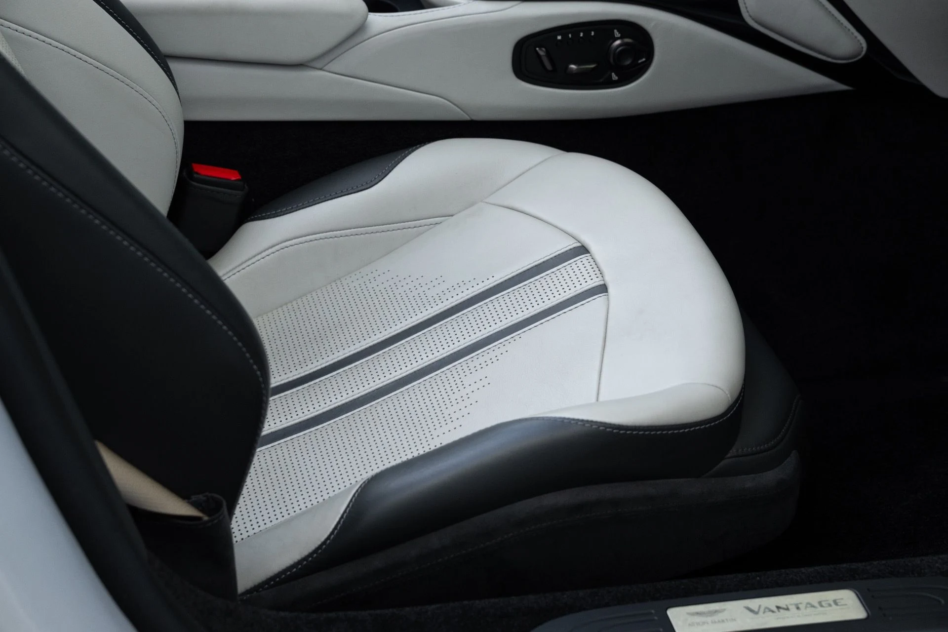 mph052_4235686065_Used_2023_Aston_Martin_Vantage_V8_1773336980_ec2d168d65