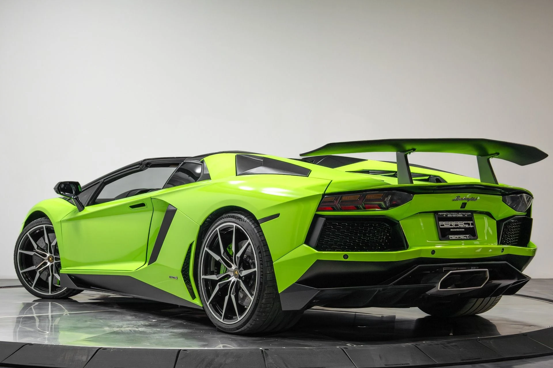 mph052_4243141780_Used_2015_Lamborghini_Aventador_1764723845_4246964bdd