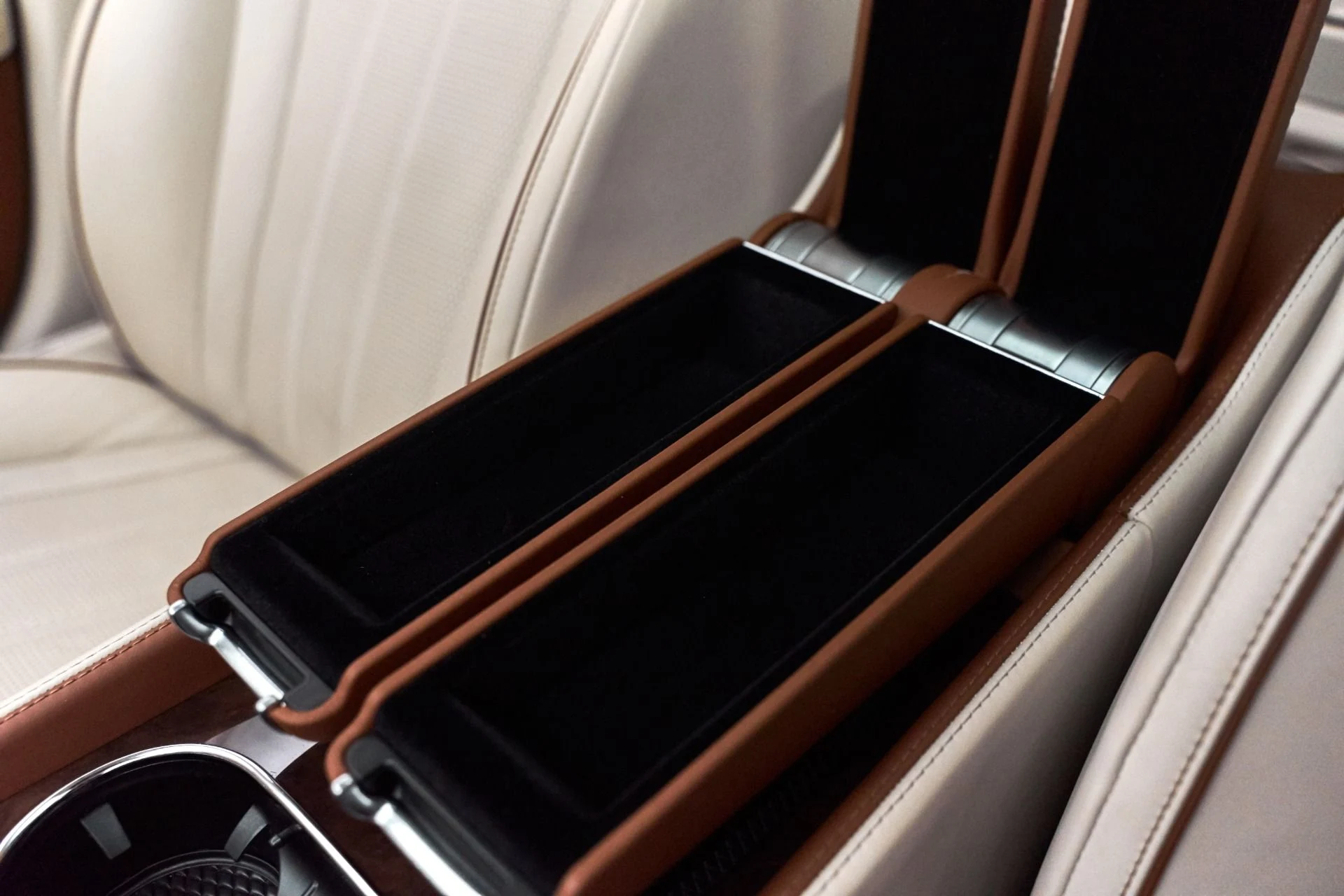 mph052_4243760332_Used_2015_Bentley_Flying_Spur_V8_1615575195_a53d14e638