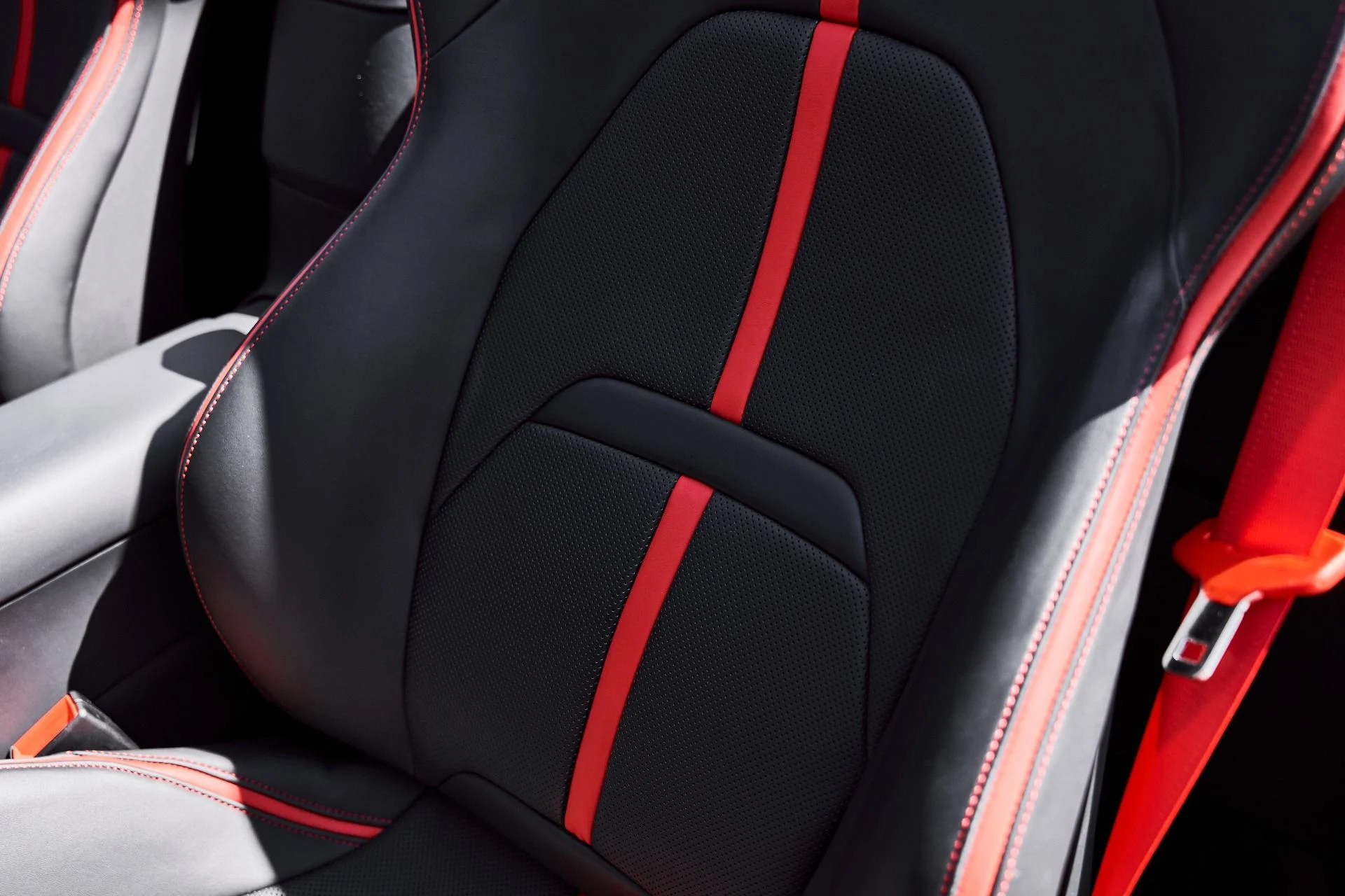 mph052_4253513137_Used_2025_Ferrari_SF_90_Spider_Base_1776296518_92cdd519e9