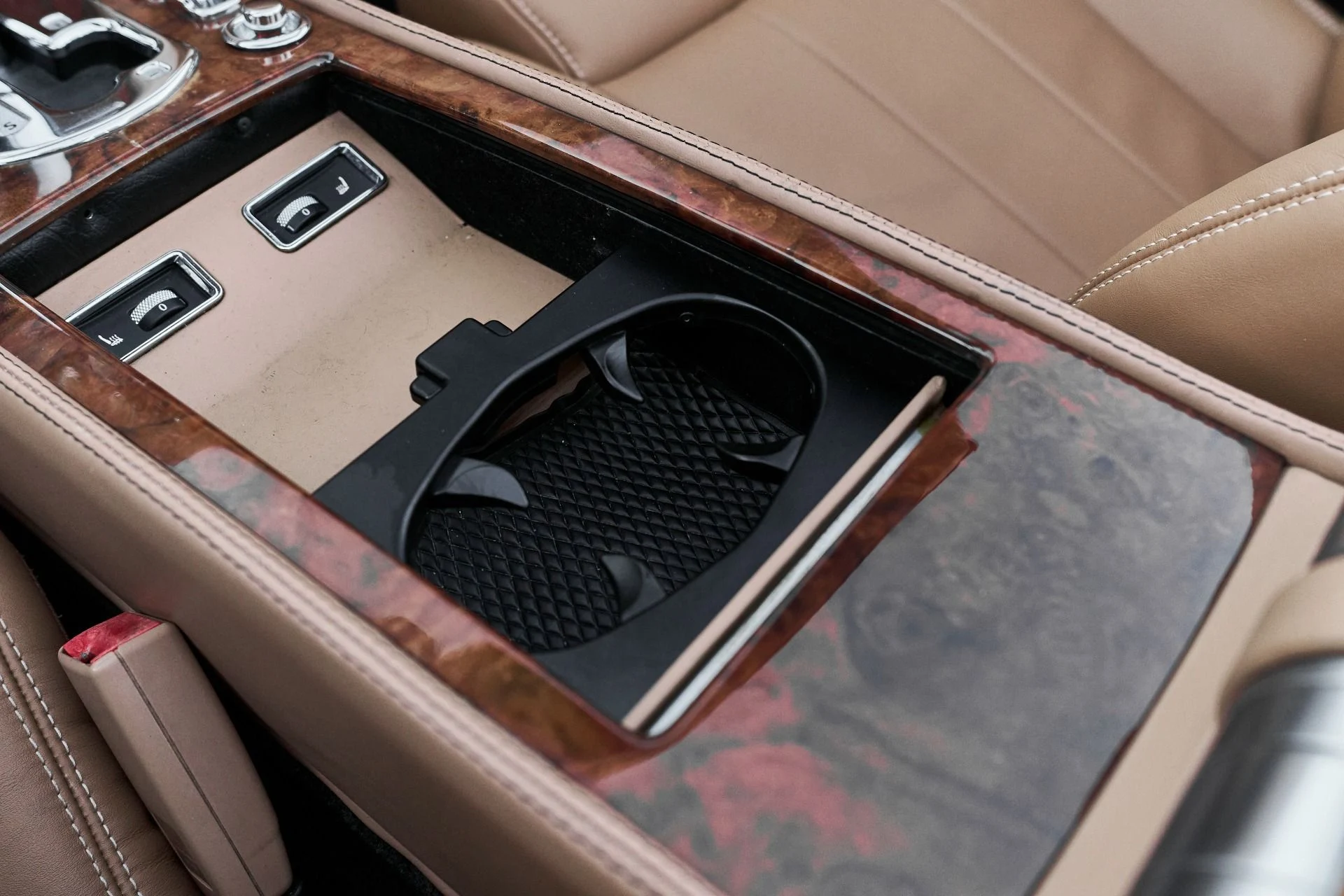 mph052_4266666342_Used_2009_Bentley_Azure_Base_1765906229_ea173bcba7