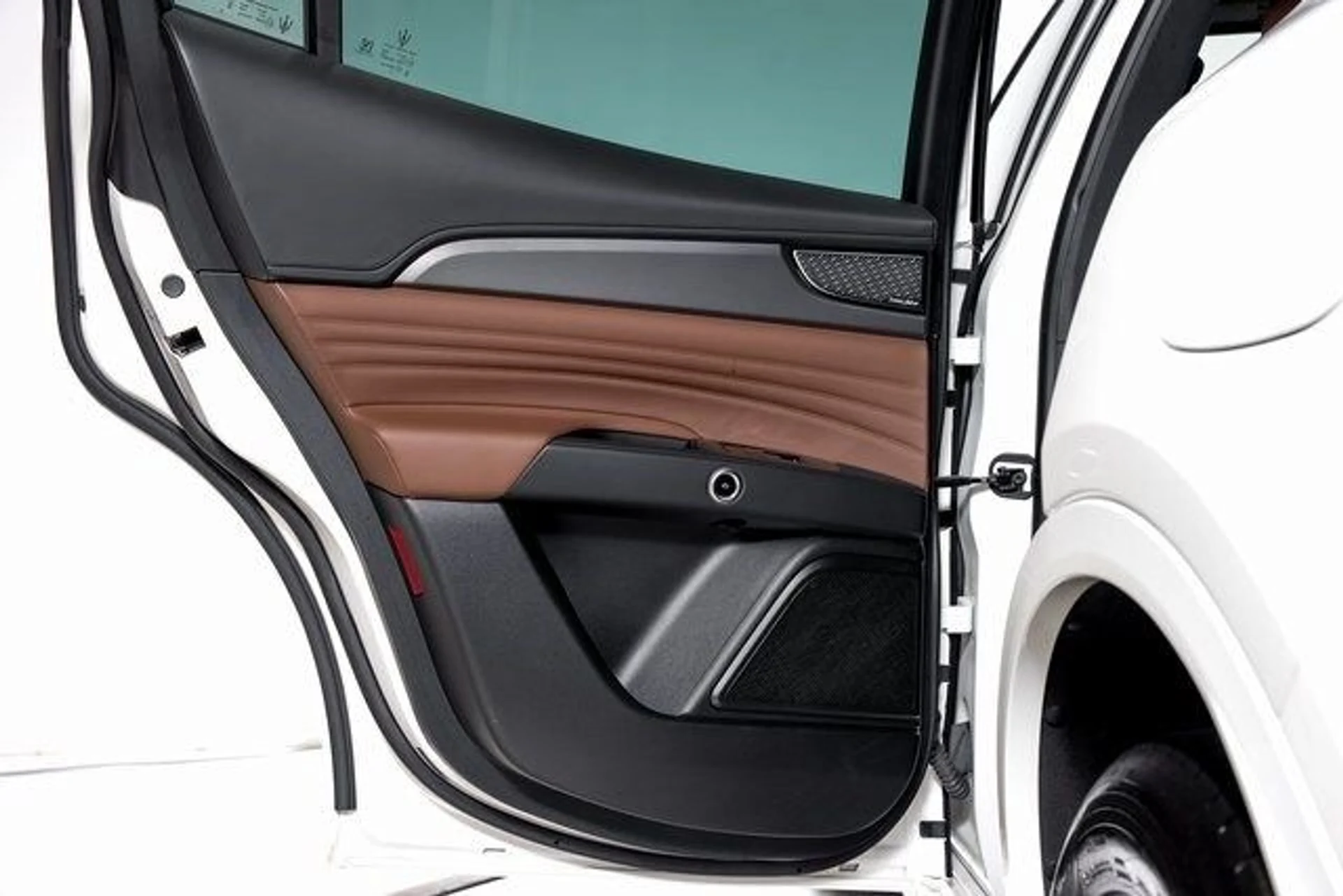 mph052_4282125690_76165757649b3b5c488f79ff46a08a5dx_49c9a6a60c