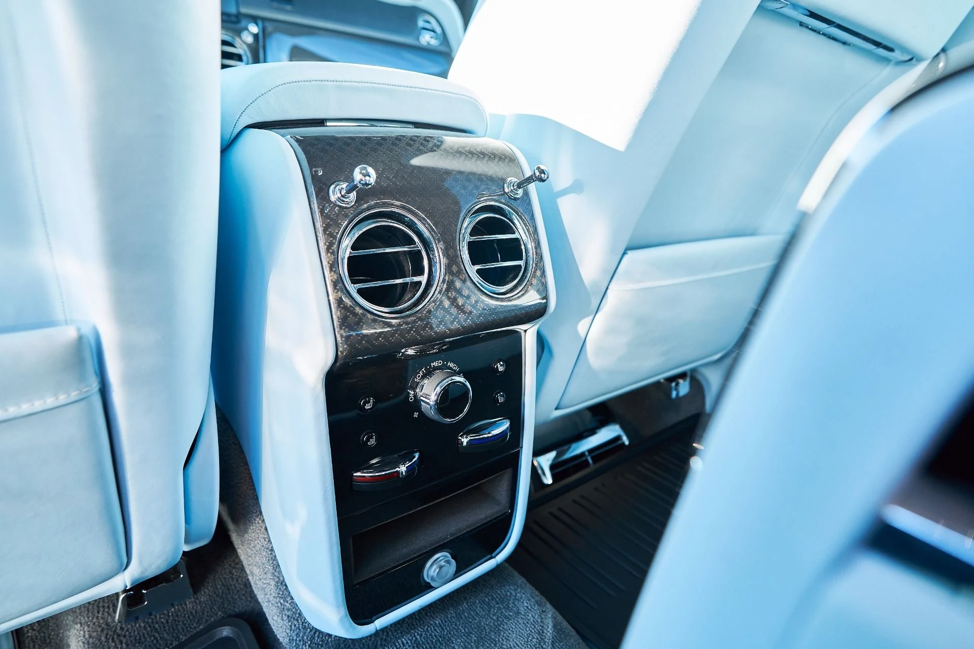 mph052_4292513581_Used_2022_Rolls_Royce_Cullinan_Black_Badge_1765411107_7d45968461