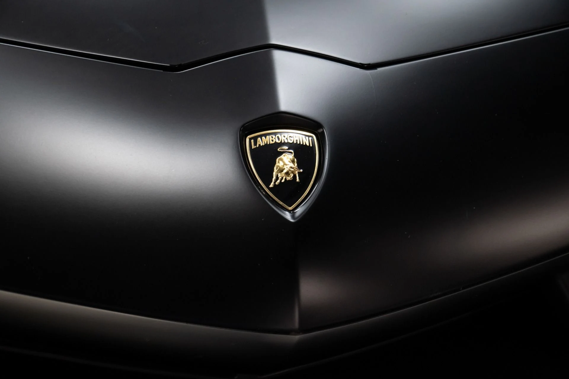 mph052_43122846_Used_2014_Lamborghini_Aventador_1769104446_881dd4cdb2