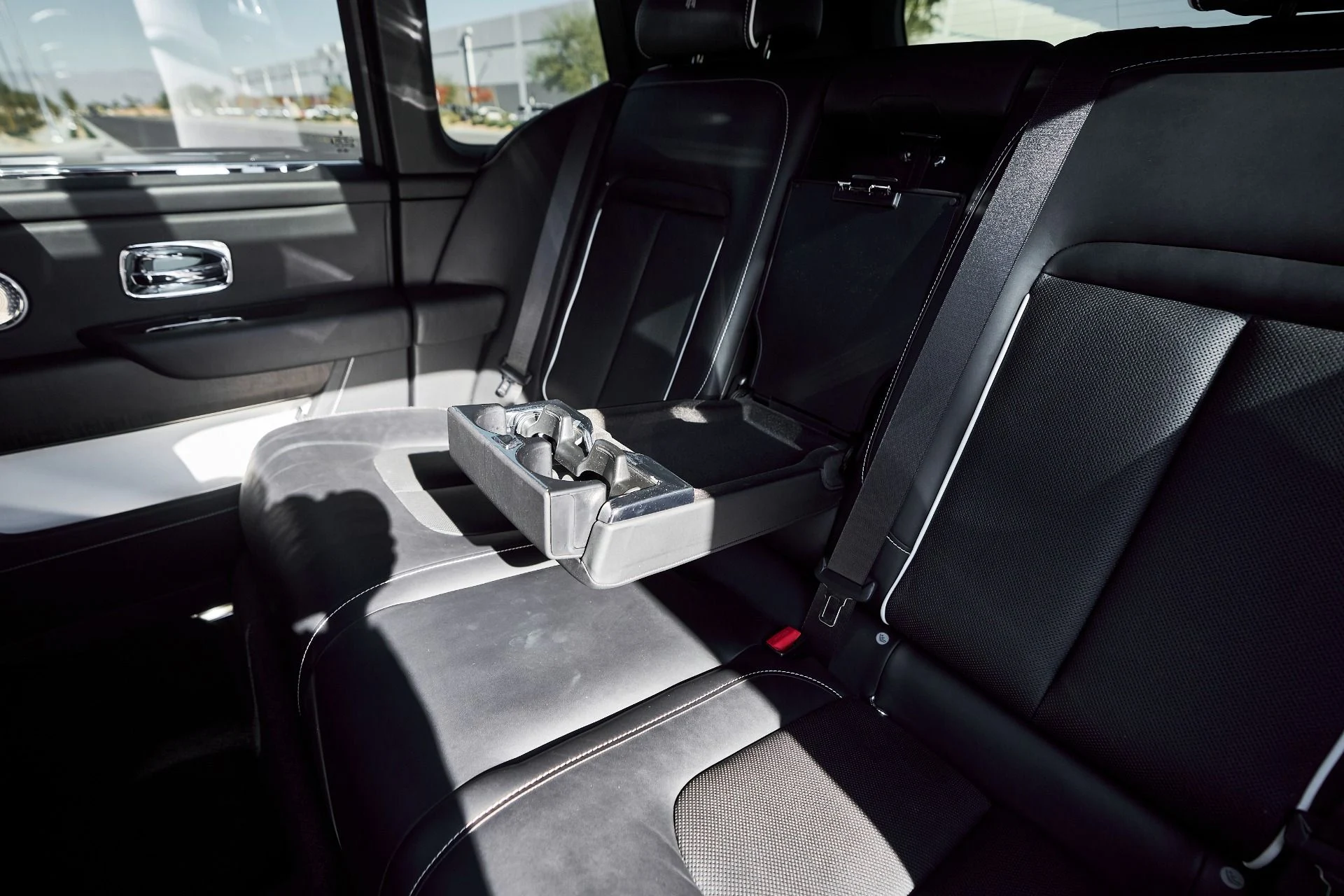 mph052_44577504_Used_2019_Rolls_Royce_Cullinan_Base_1764382733_050ad57f64