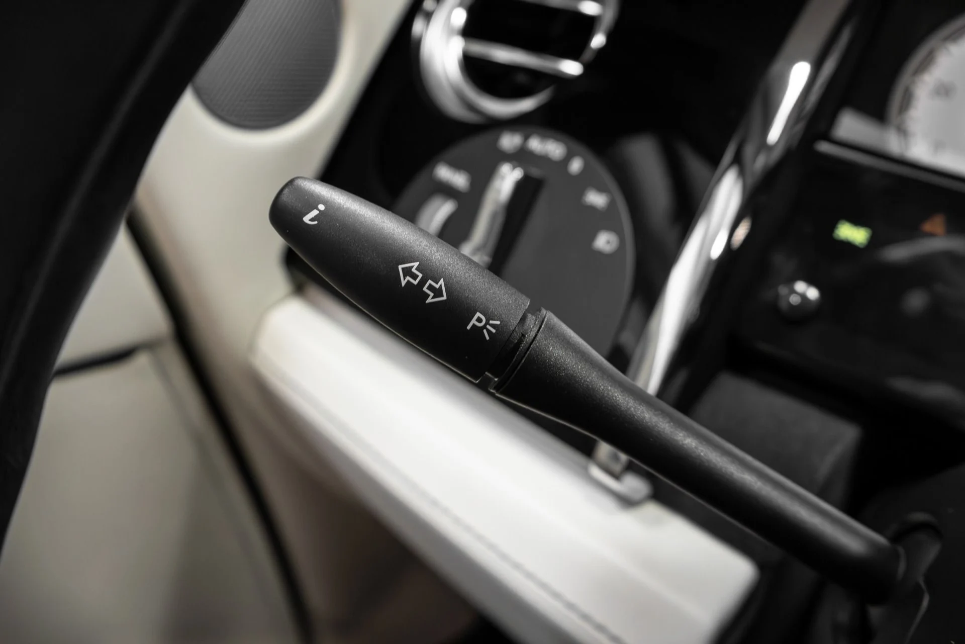 mph052_471180105_Used_2016_Rolls_Royce_Wraith_1765322495_d5412e6782