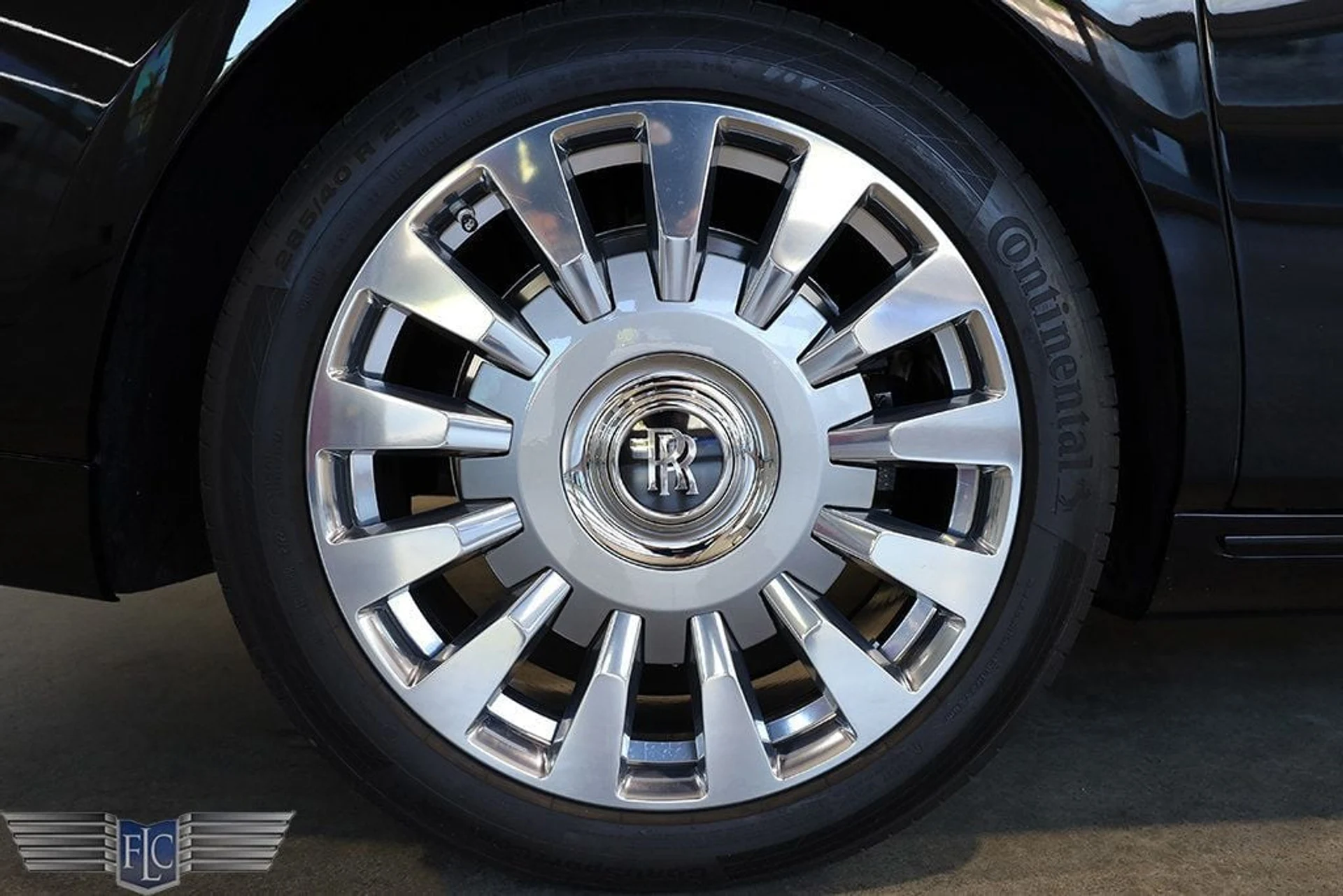 mph052_511755044_used_2023_rolls_royce_phantom_extendedwheelbasesedan_9689_22919608_53_1024_36ea790bfb