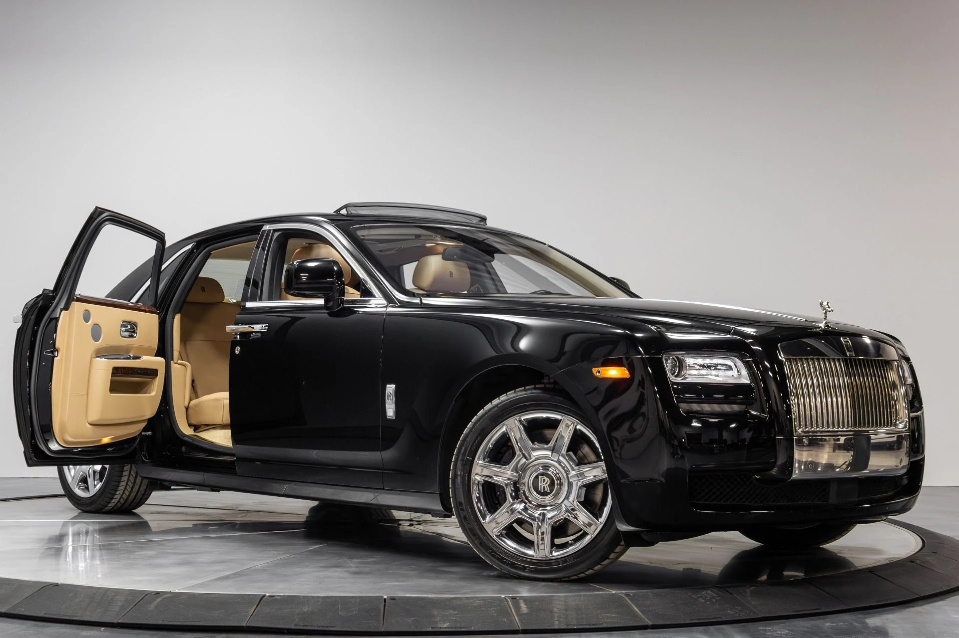 mph052_518402146_Used_2011_Rolls_Royce_Ghost_1770323942_406357e4c0