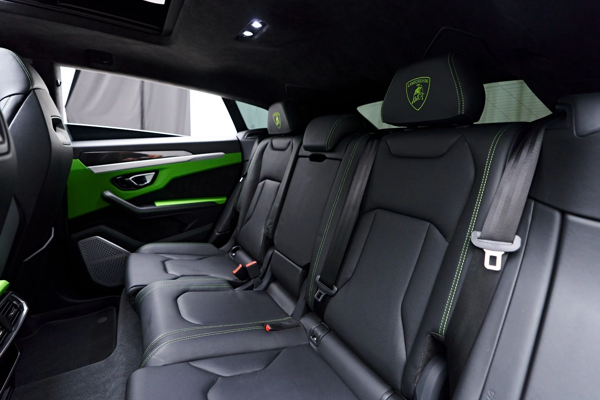 mph052_518836560_Used_2022_Lamborghini_Urus_Base_1758404825_d71a6226fb