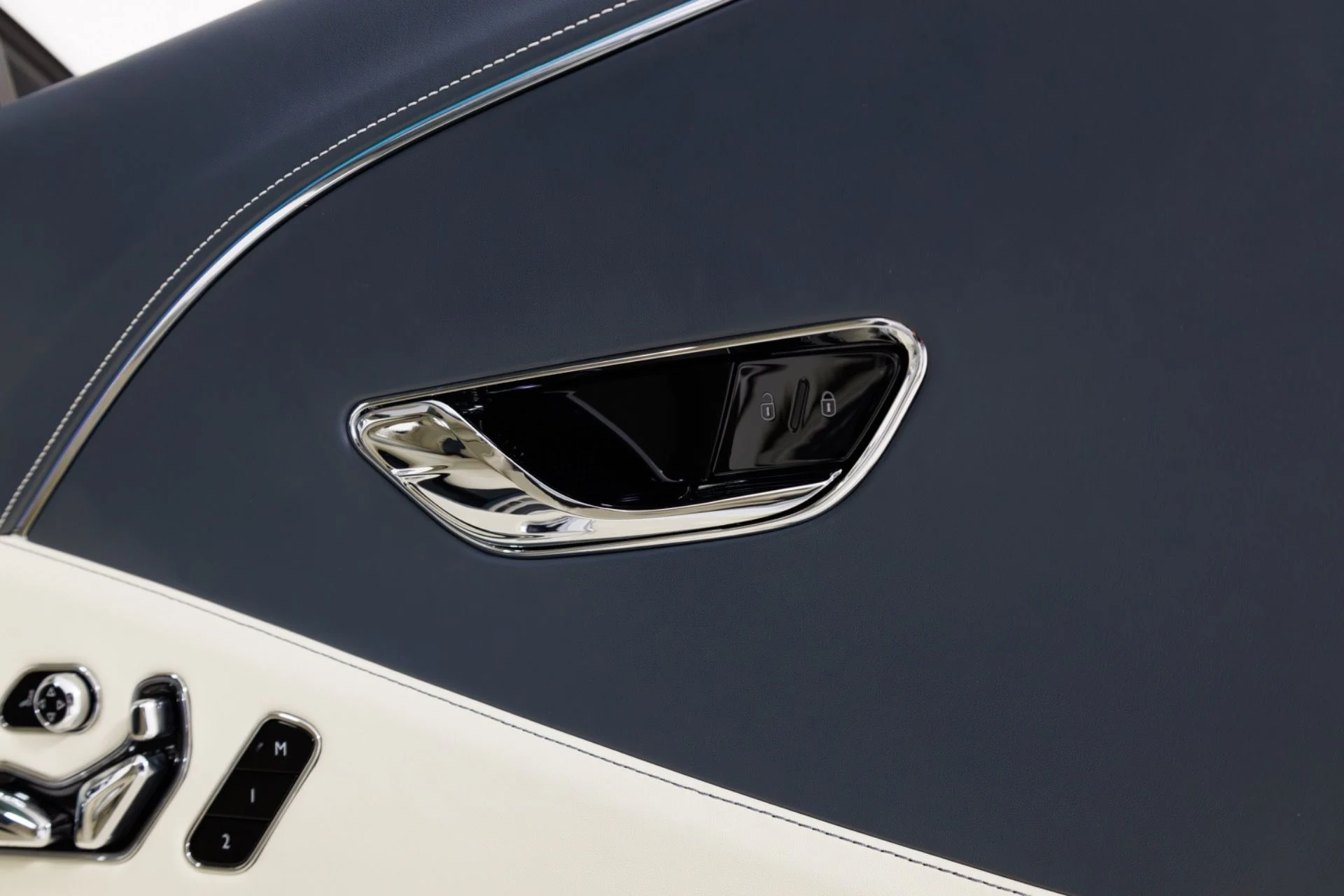 mph052_525971199_Used_2020_Bentley_Flying_Spur_W12_1776899562_15c206c76b