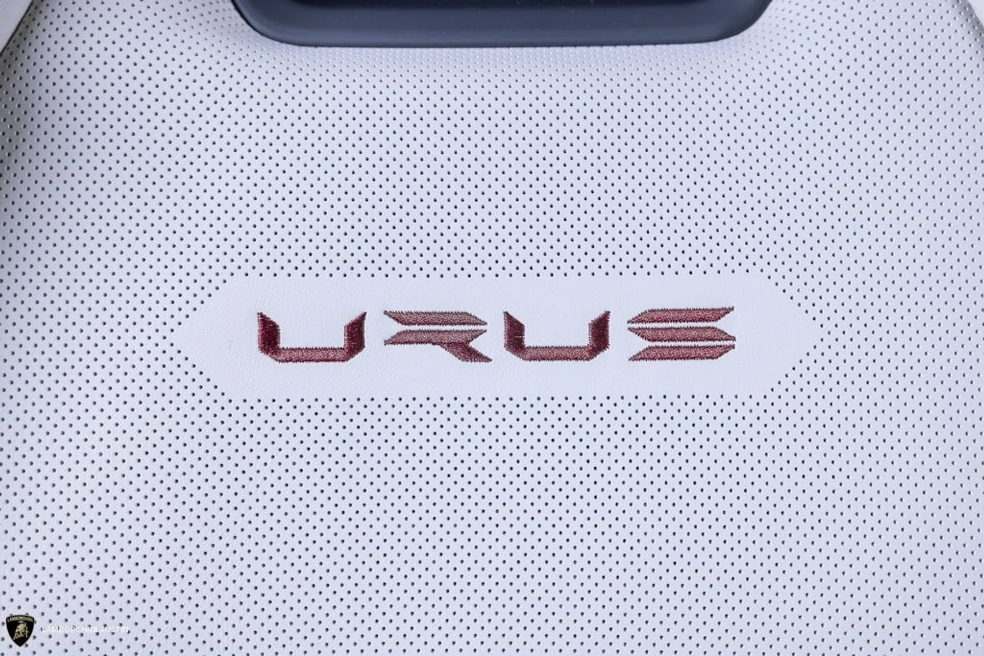 mph052_526713592_6b2c3f83497a5846f263e5f65df7d9edx_42c97e0574