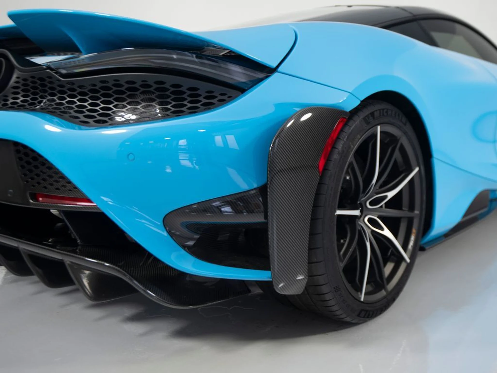 mph052_566445338_3de822e39c198c142bb1f3d02570c05dx_9573c65afb