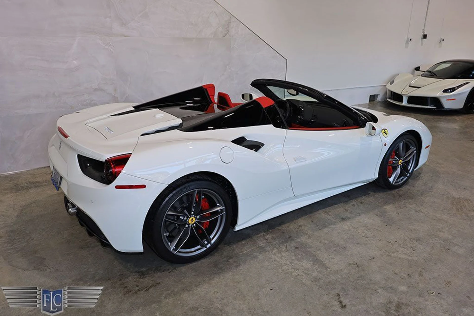 mph052_599269701_used_2019_ferrari_488_spider_convertible_9689_22223327_53_1024_5c1832c014