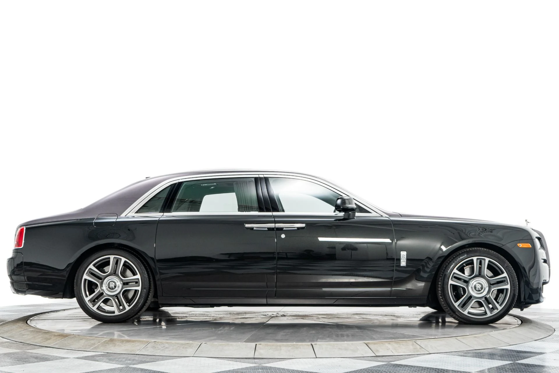 mph052_606299721_Used_2017_Rolls_Royce_Ghost_Extended_Wheelbase_393_K_MSRP_Two_Tone_Paint_Rear_Chiller_1774532559_36d87c7696