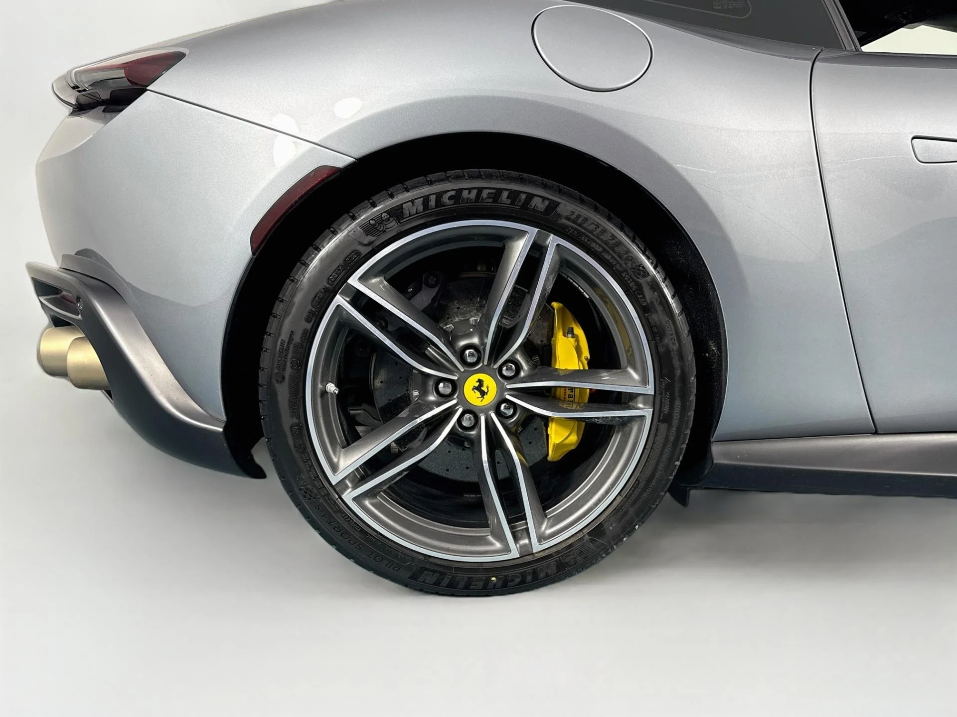 mph052_622834366_Used_2021_Ferrari_Roma_1787957283_4e1b3a89c9