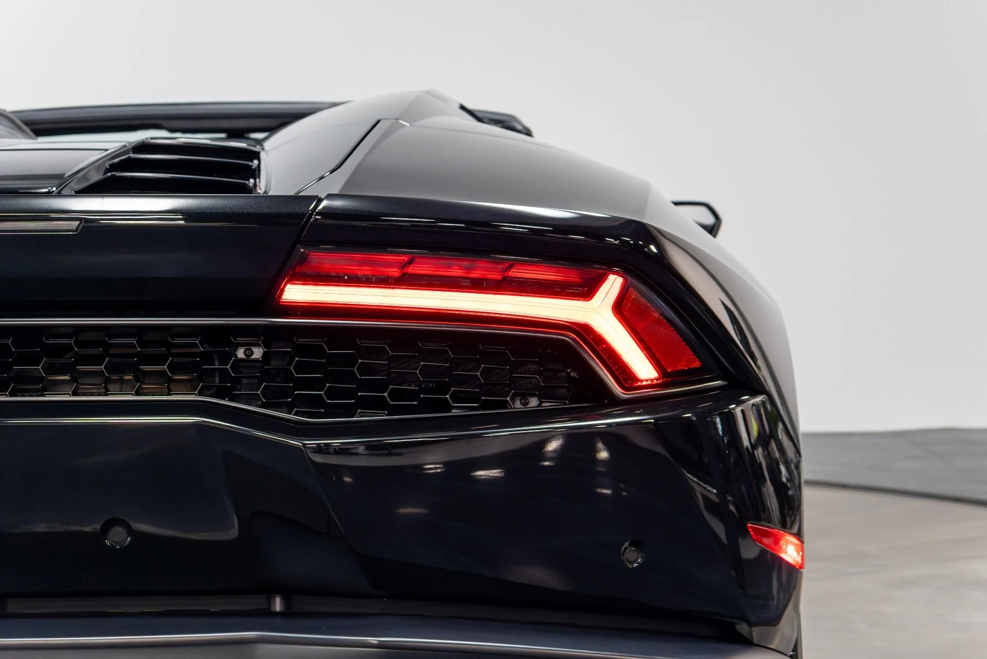 mph052_639520386_Used_2017_Lamborghini_Huracan_1775865662_ddd84fec41