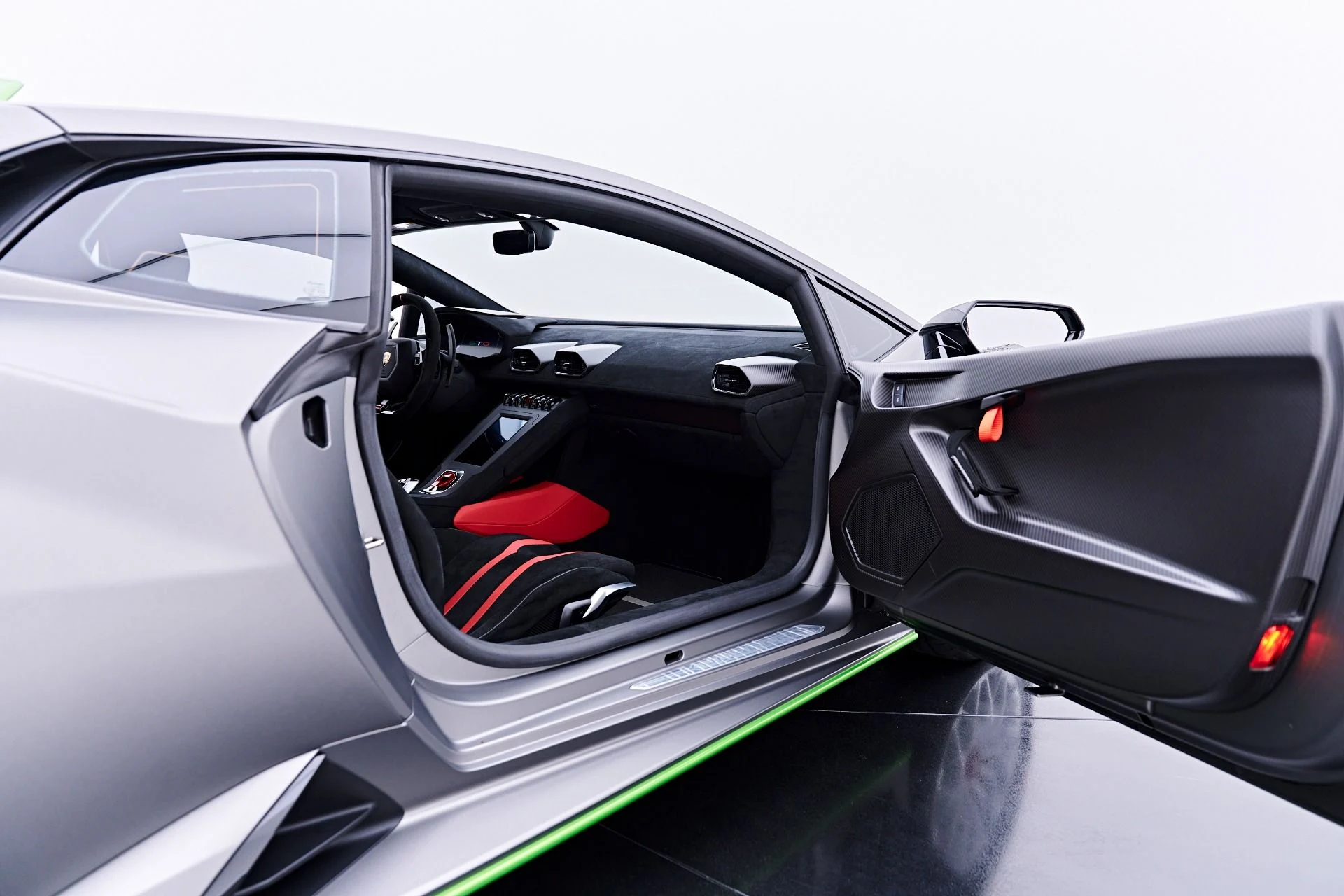 mph052_645586667_Used_2023_Lamborghini_Huracan_STO_Base_1784576315_4291be4269