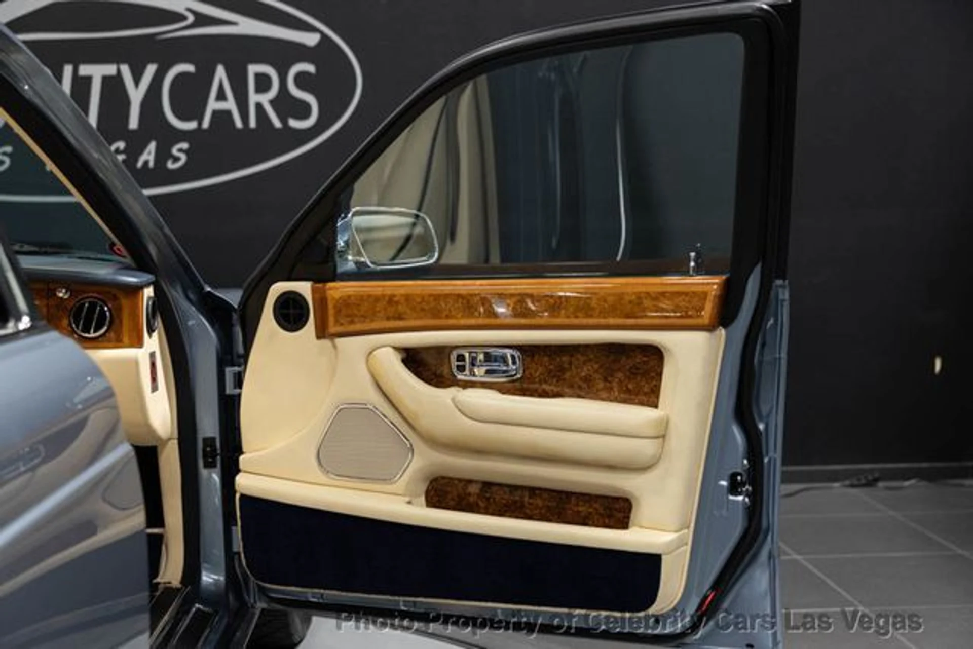mph052_649759472_used_2002_rolls_royce_silver_seraph_lastofline1of120forus170totalworldwide_9707_23079302_57_640_a634935594