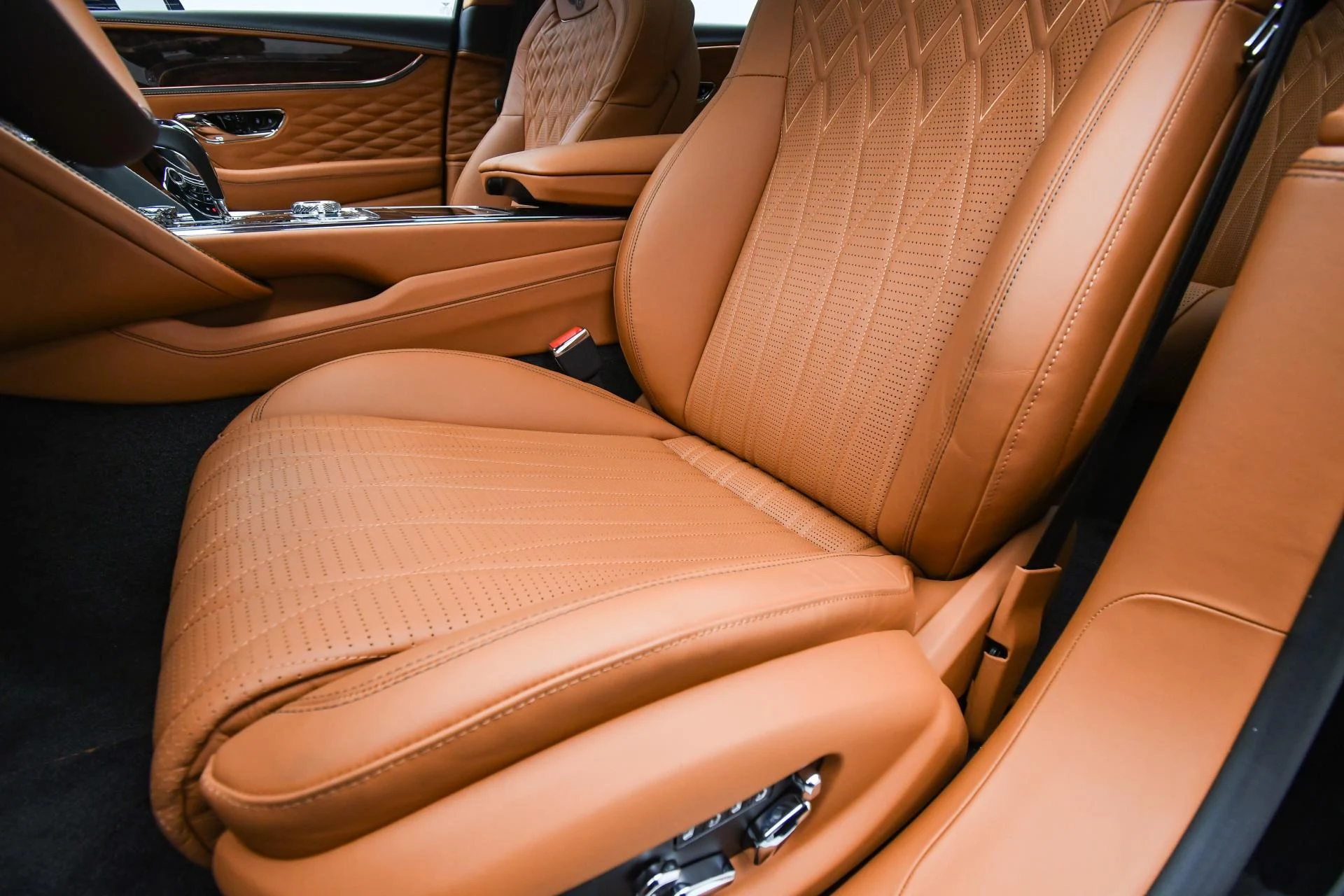 mph052_654868053_Used_2023_Bentley_Flying_Spur_Azure_1755332985_43a850422d