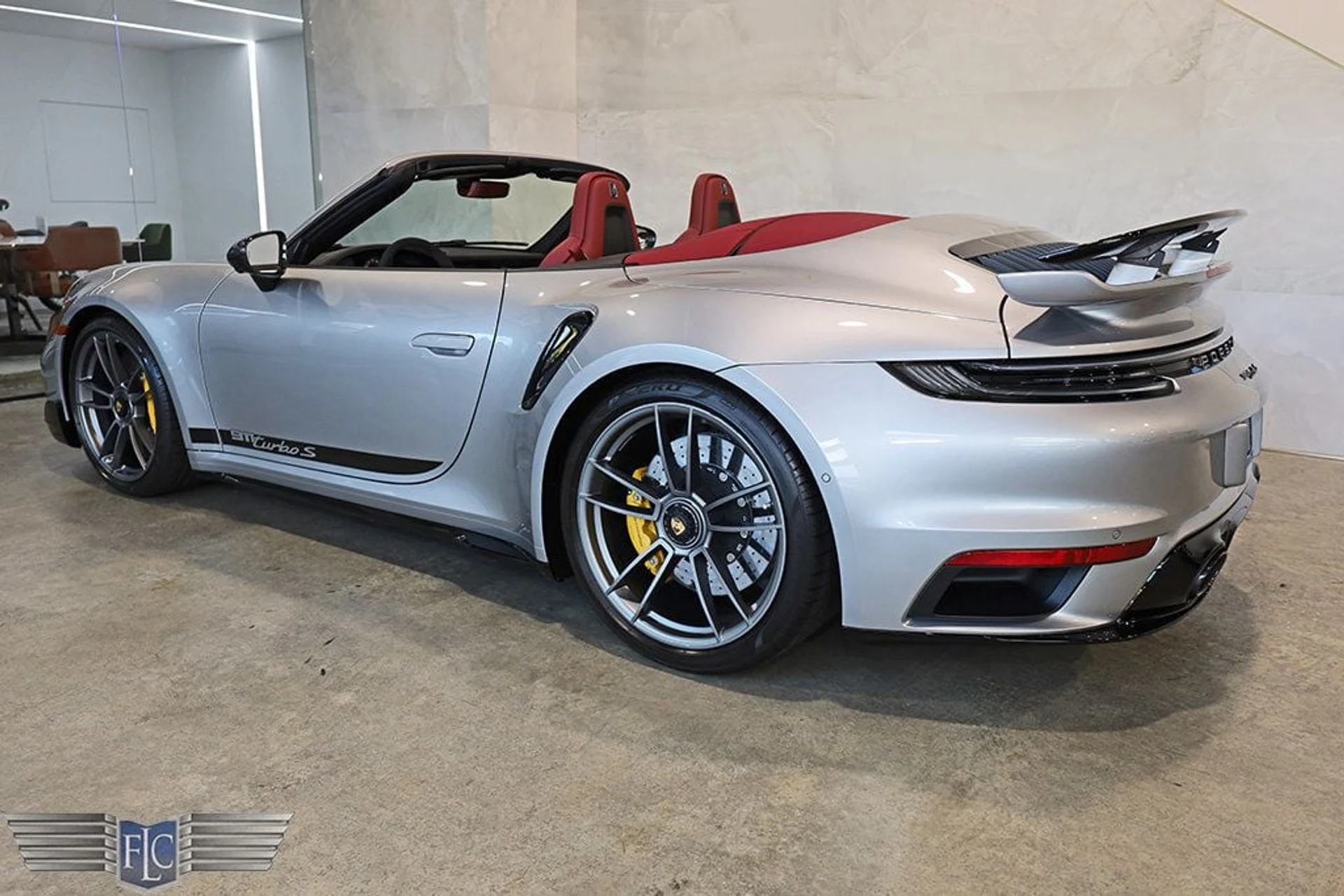 mph052_663593960_used_2024_porsche_911_turboscabriolet_9689_22937048_53_1024_5e665776f6