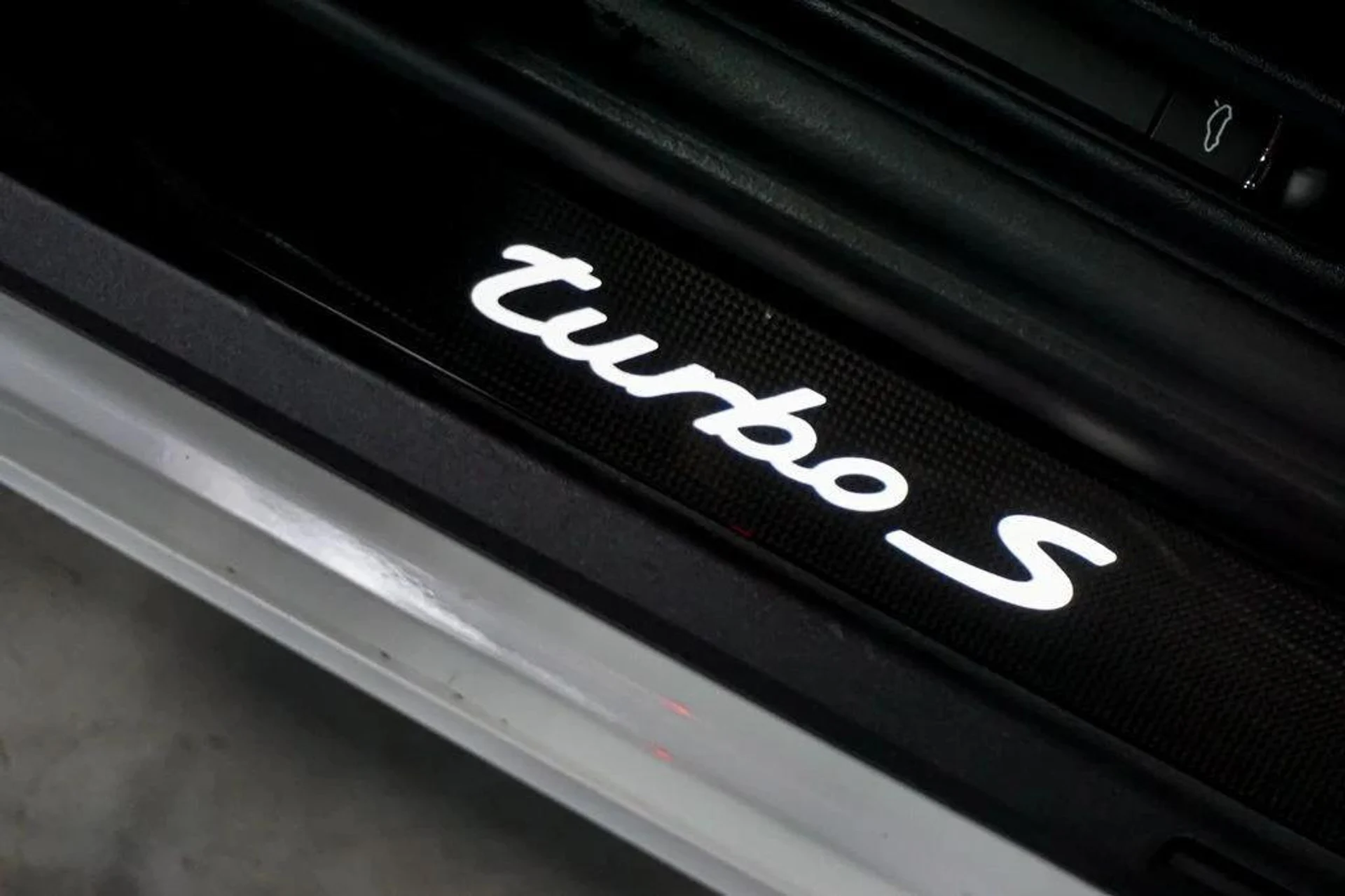 mph052_672491268_bu_F_Ek_Cmy83g1kc_FK_8_HM_1weu8_POQ_56dee9c188