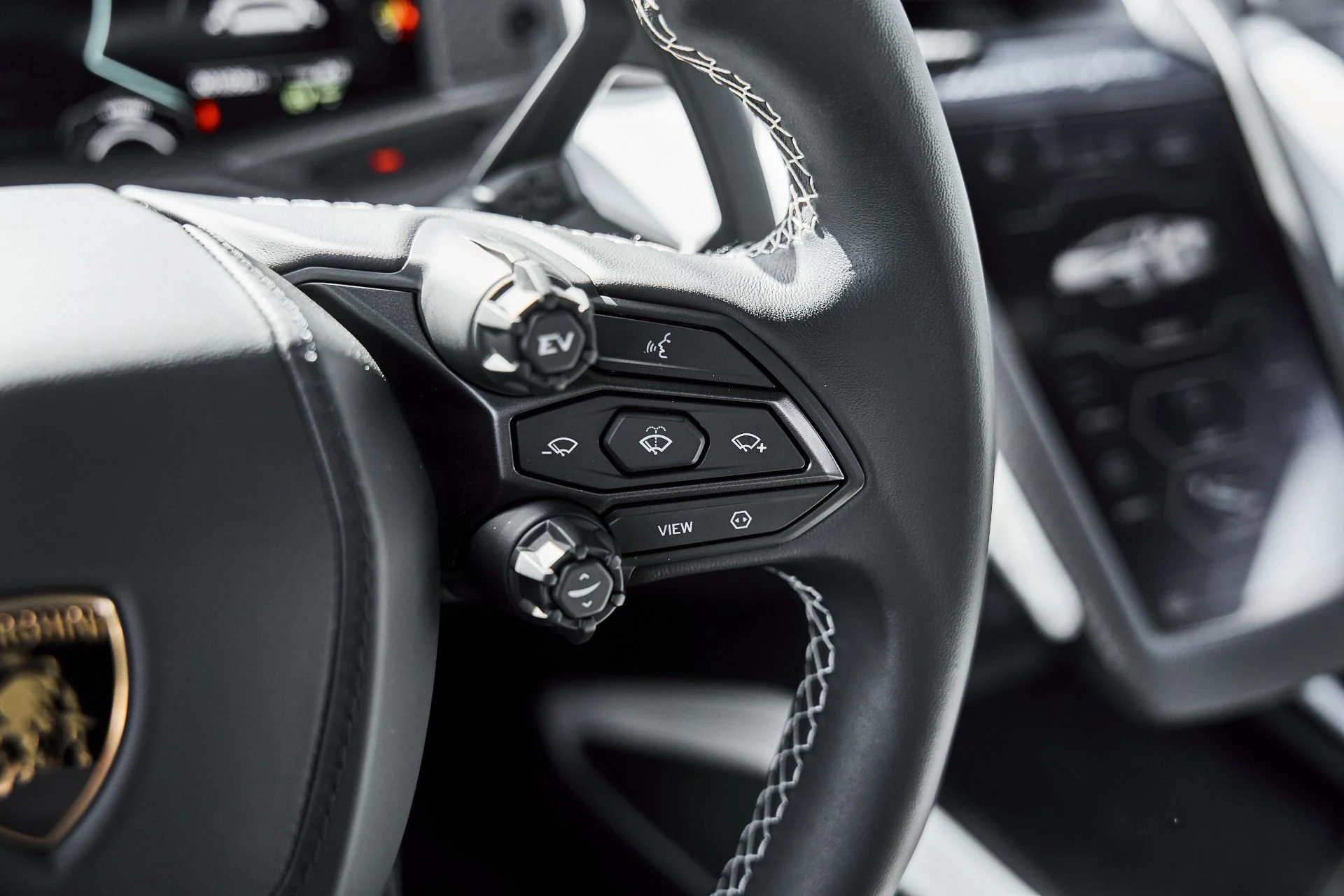 mph052_700433599_Used_2026_Lamborghini_Revuelto_Base_1777078434_789bb20cad