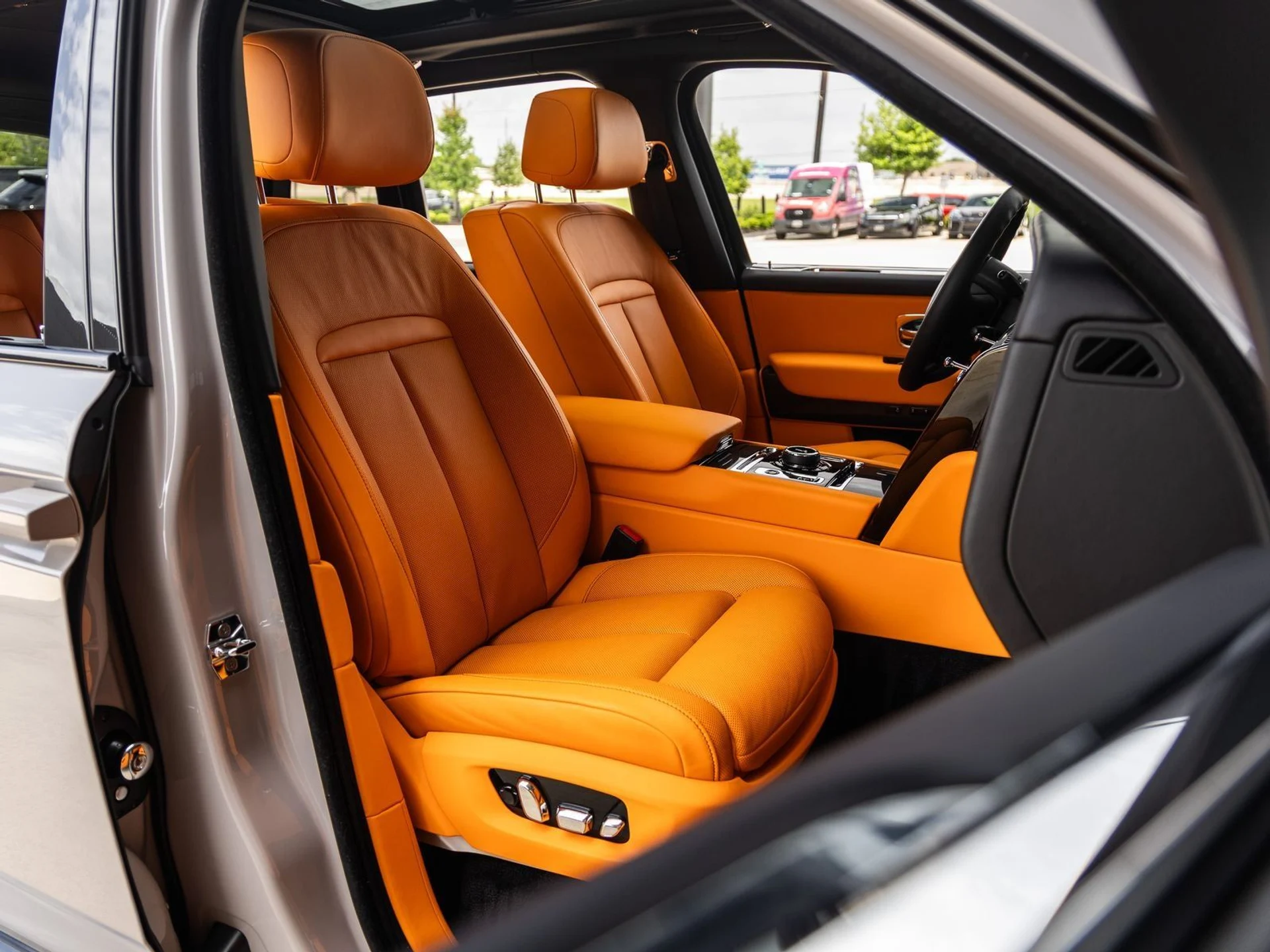 mph052_70903358_53_465b0af560