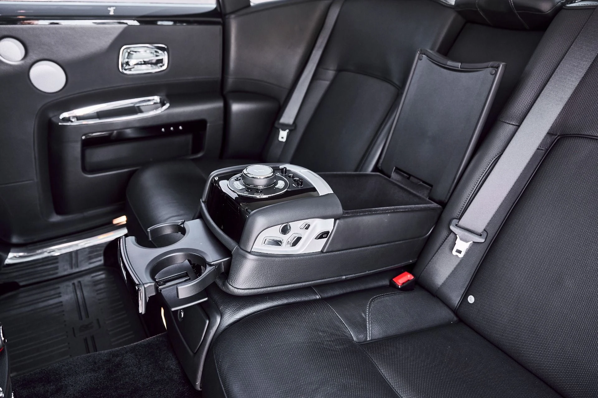 mph052_73630168_Used_2014_Rolls_Royce_Ghost_Base_1781026017_301c49bce5