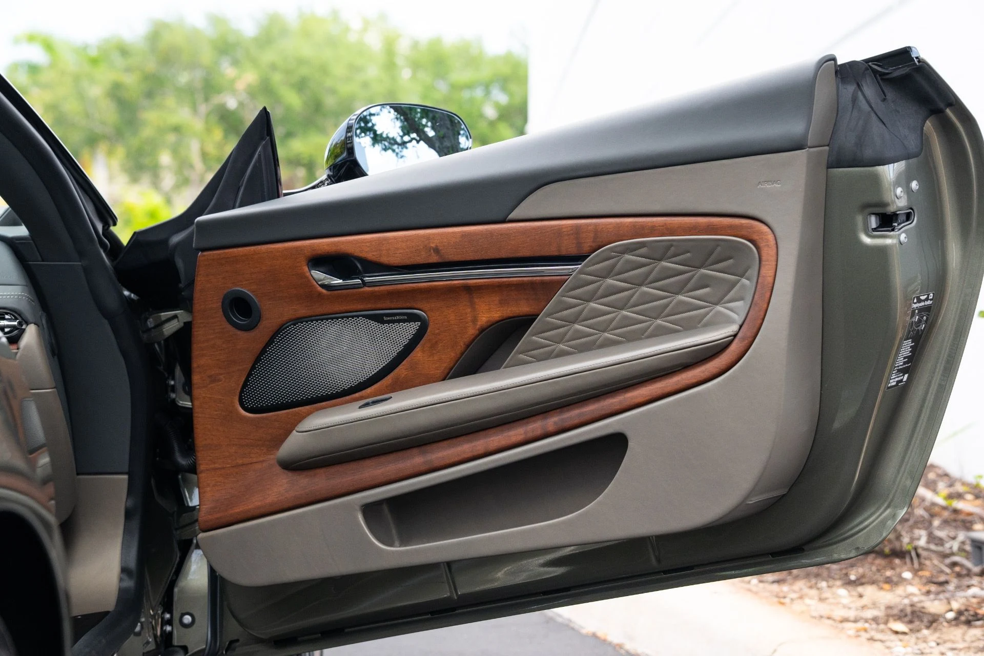 mph052_738294709_Used_2024_Aston_Martin_DB_12_Volante_1777693541_f228687670